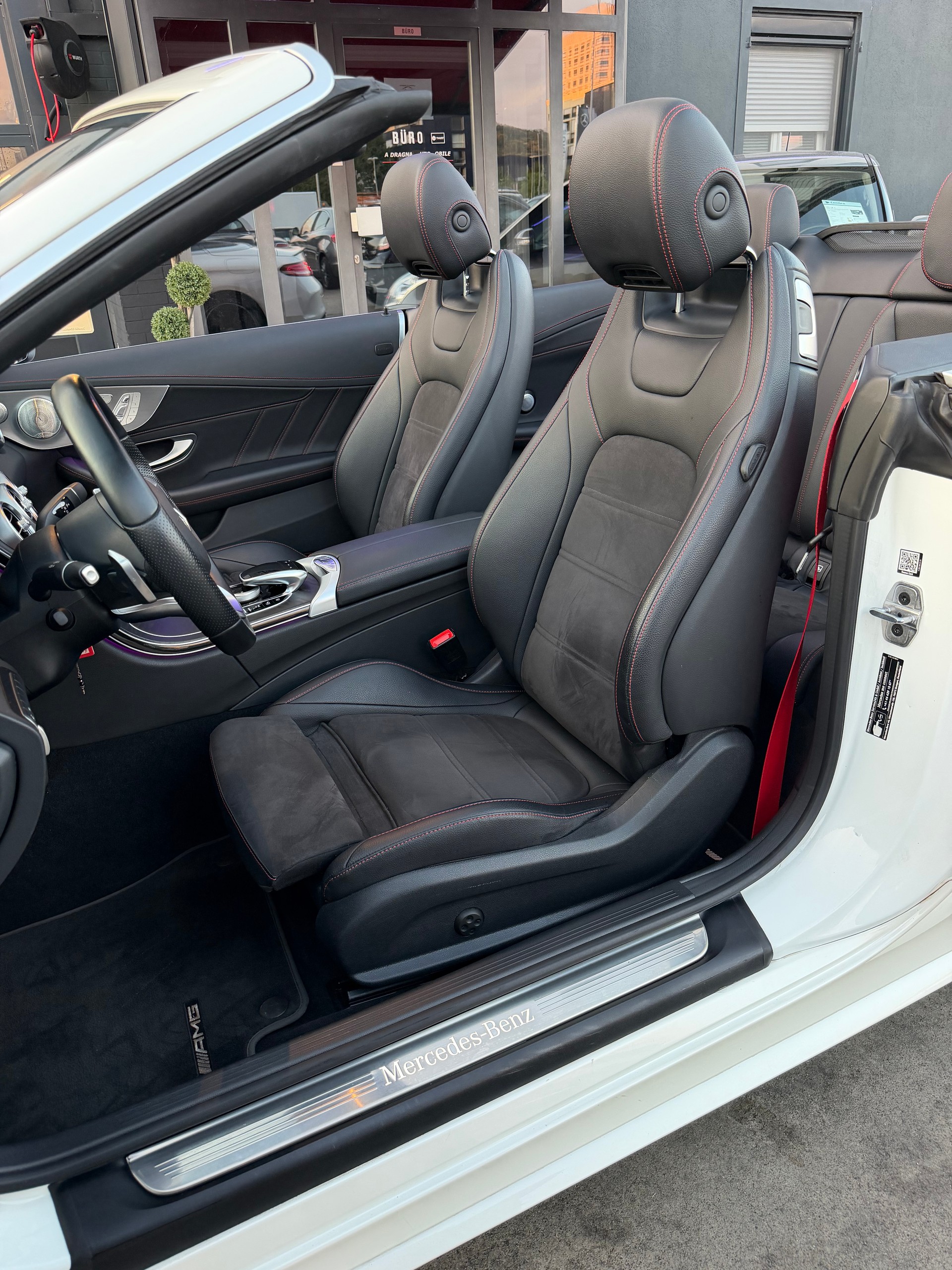 MERCEDES-BENZ C 200 AMG Line + Premium + Cabriolet 4Matic 9G-Tronic-image-10