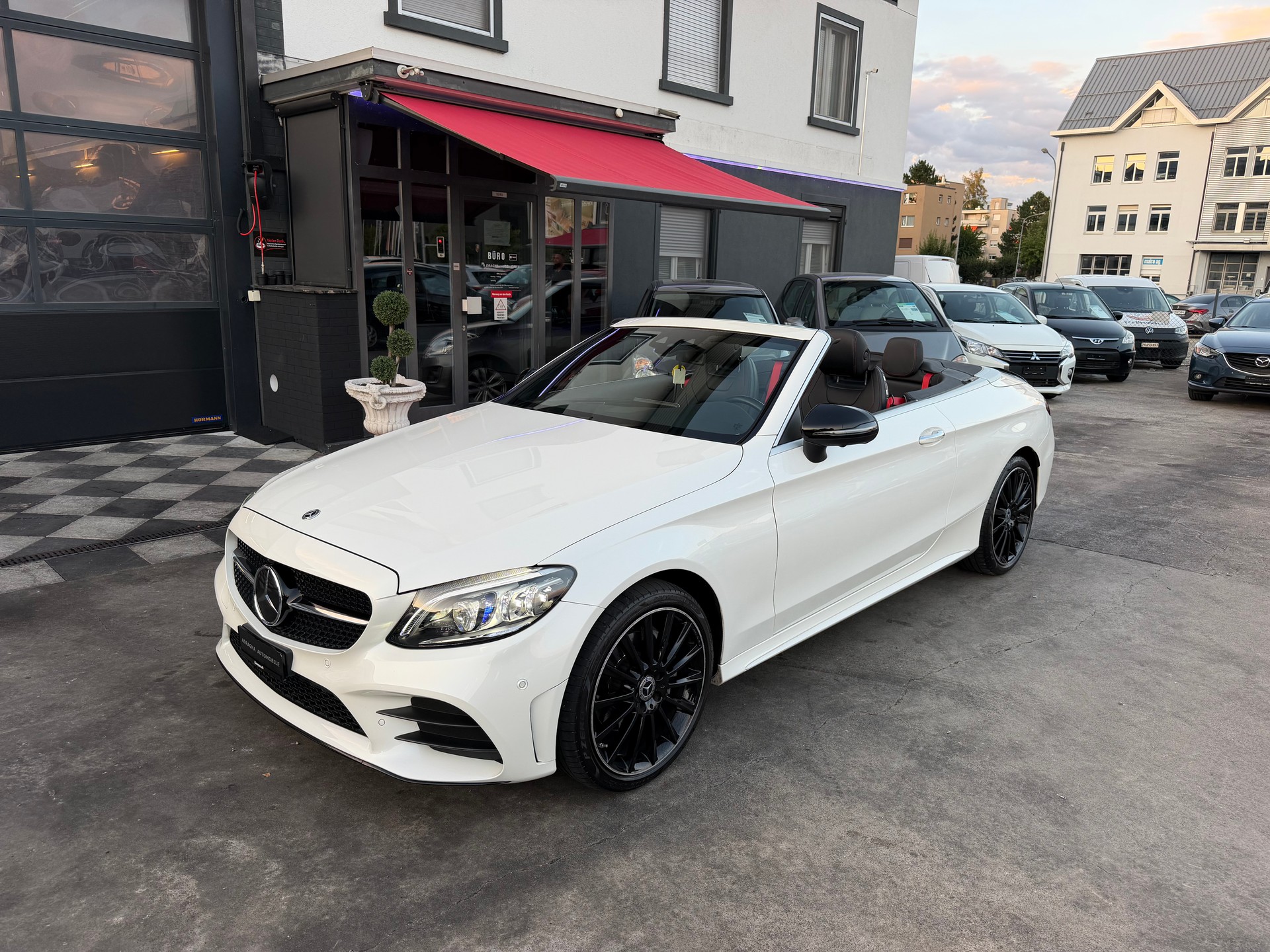 MERCEDES-BENZ C 200 AMG Line + Premium + Cabriolet 4Matic 9G-Tronic-showroom-element-3