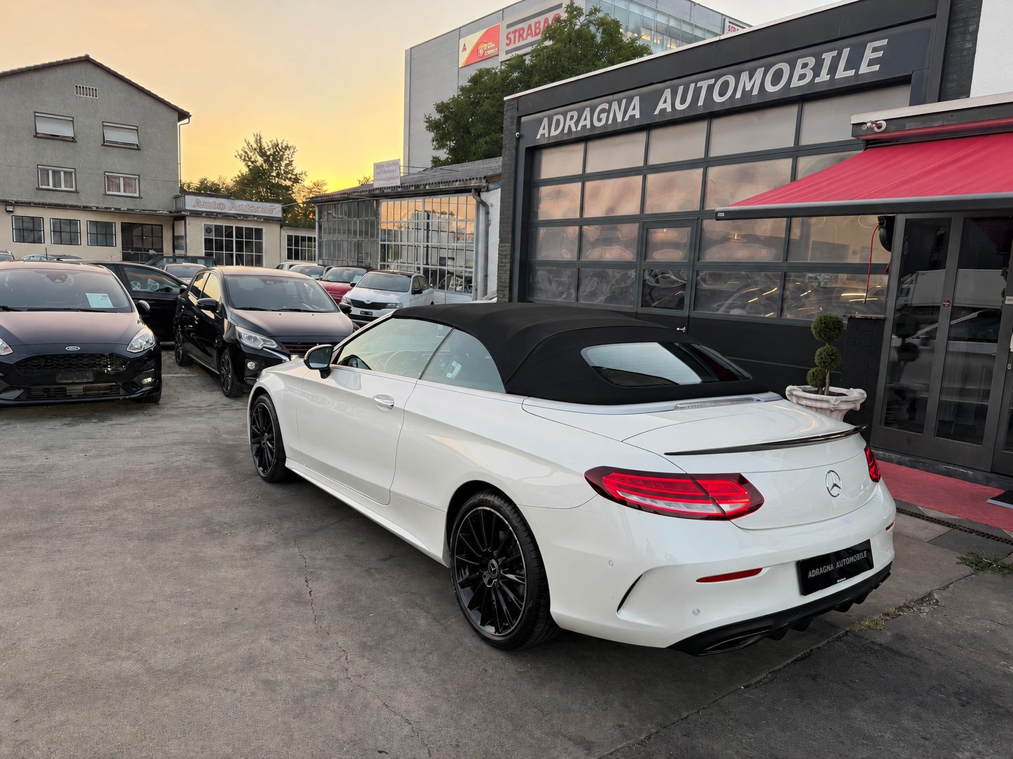 MERCEDES-BENZ C 200 AMG Line + Premium + Cabriolet 4Matic 9G-Tronic-image-26