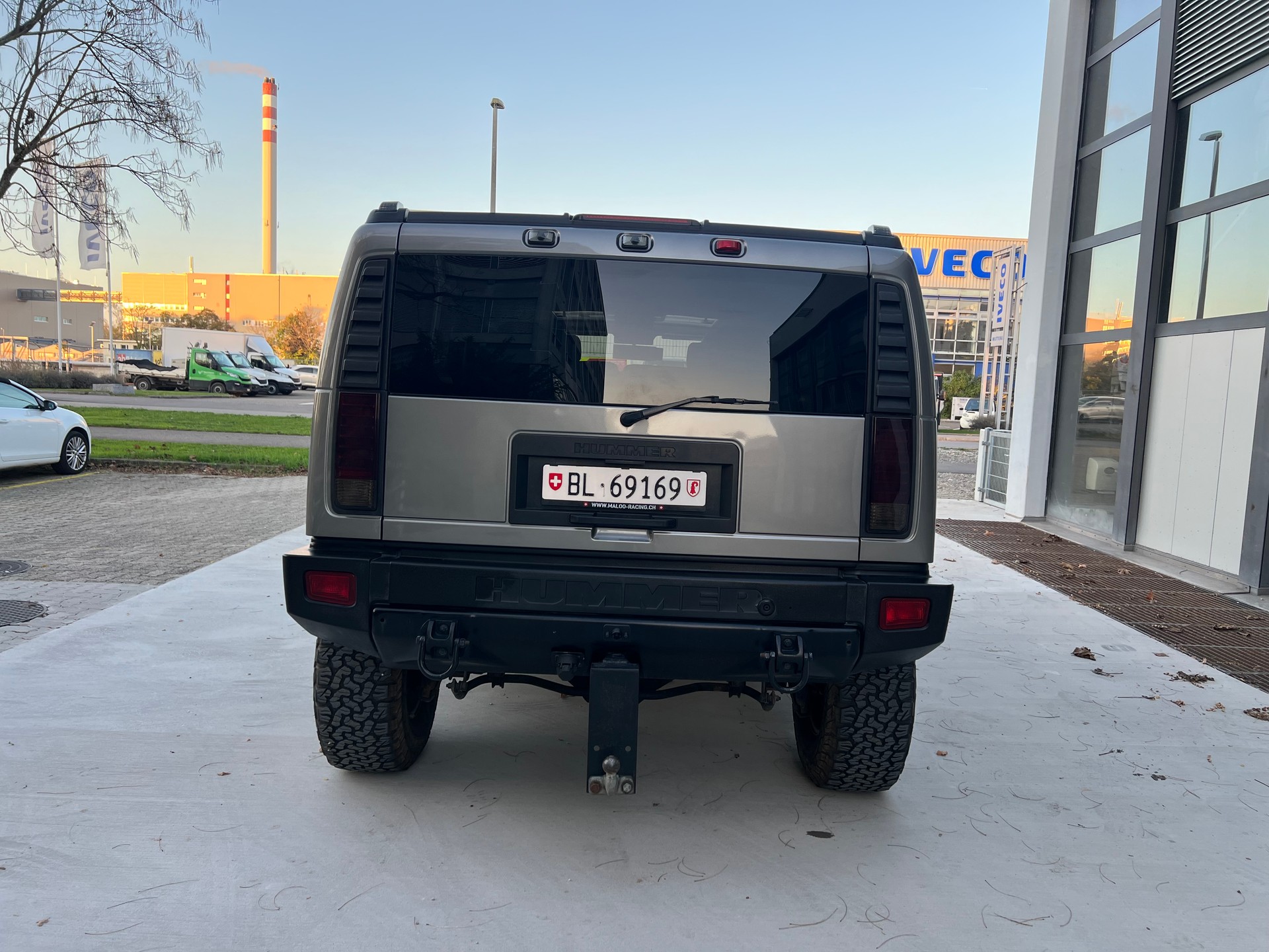 HUMMER H2 6.2 Luxury-showroom-element-3