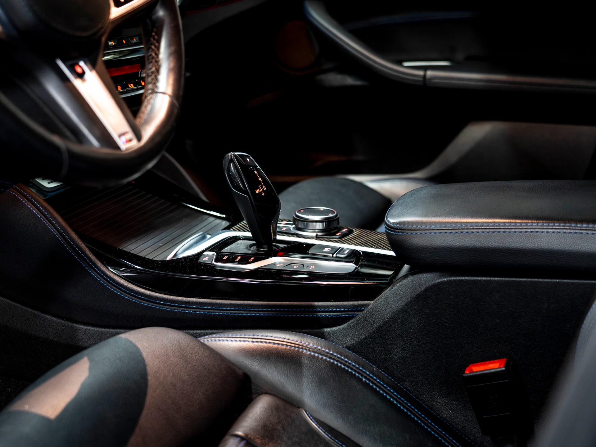BMW X4 xDrive 48V M40d Steptronic-image-13