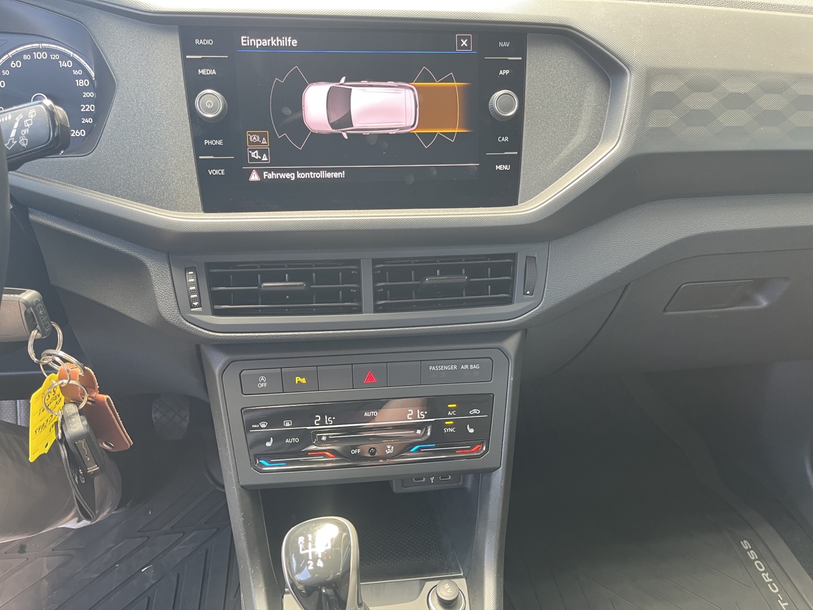 VW T-Cross 1.0 TSI Life-image-10