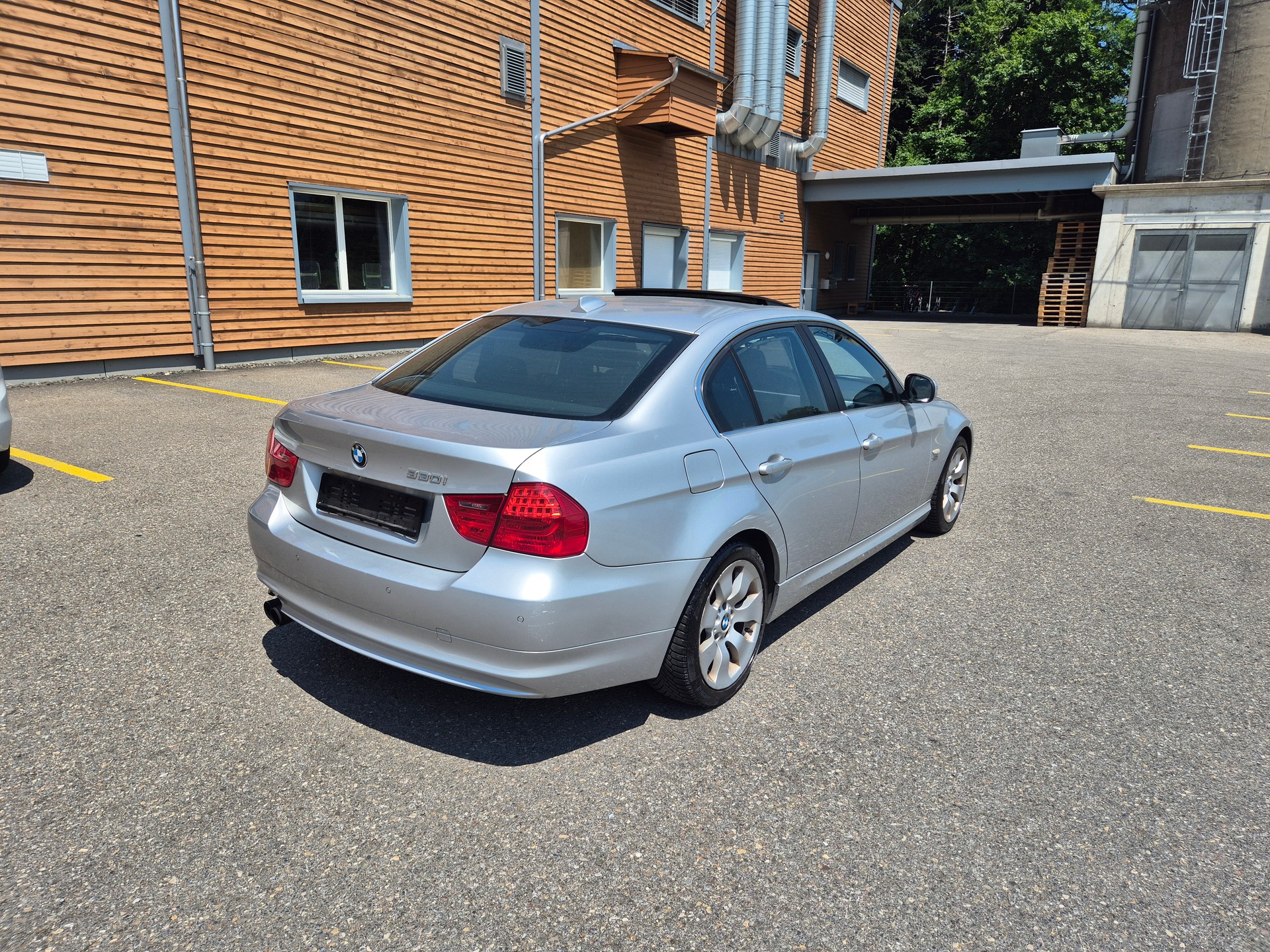 BMW 330i x-Drive Steptronic-image-3