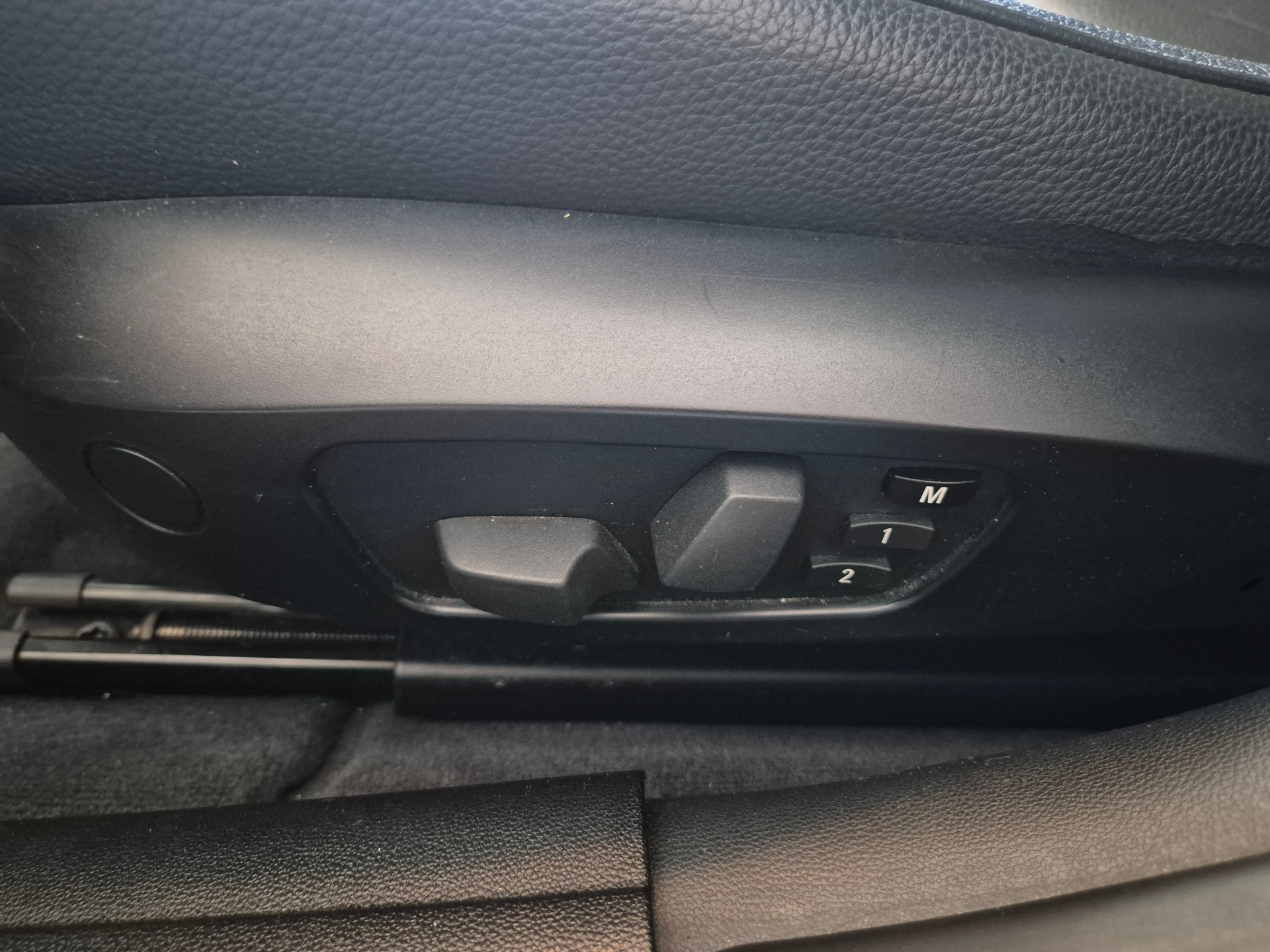 BMW 330i x-Drive Steptronic-image-10