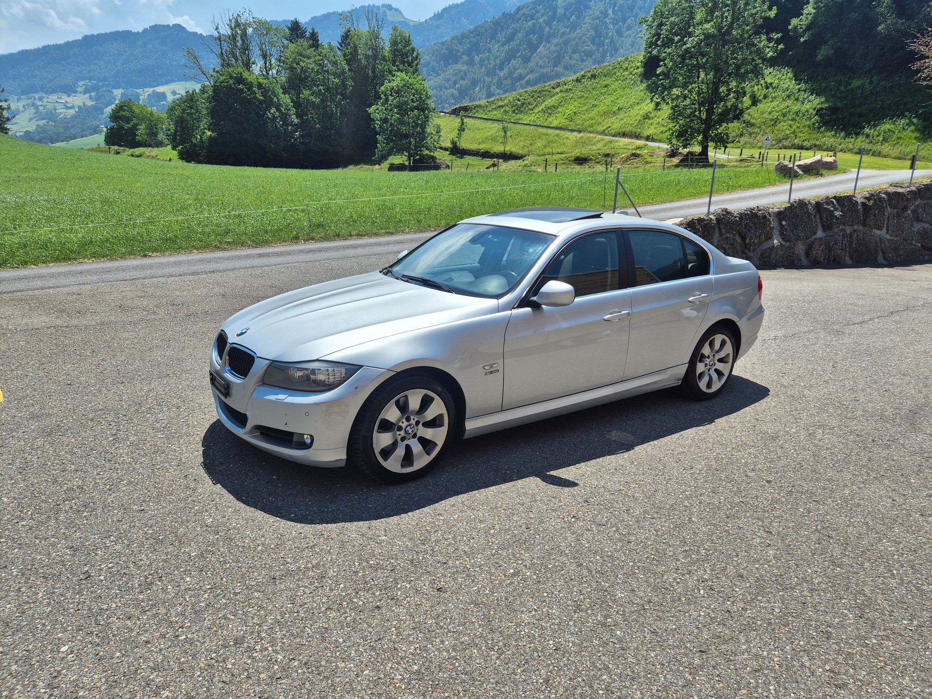 BMW 330i x-Drive Steptronic-image-1