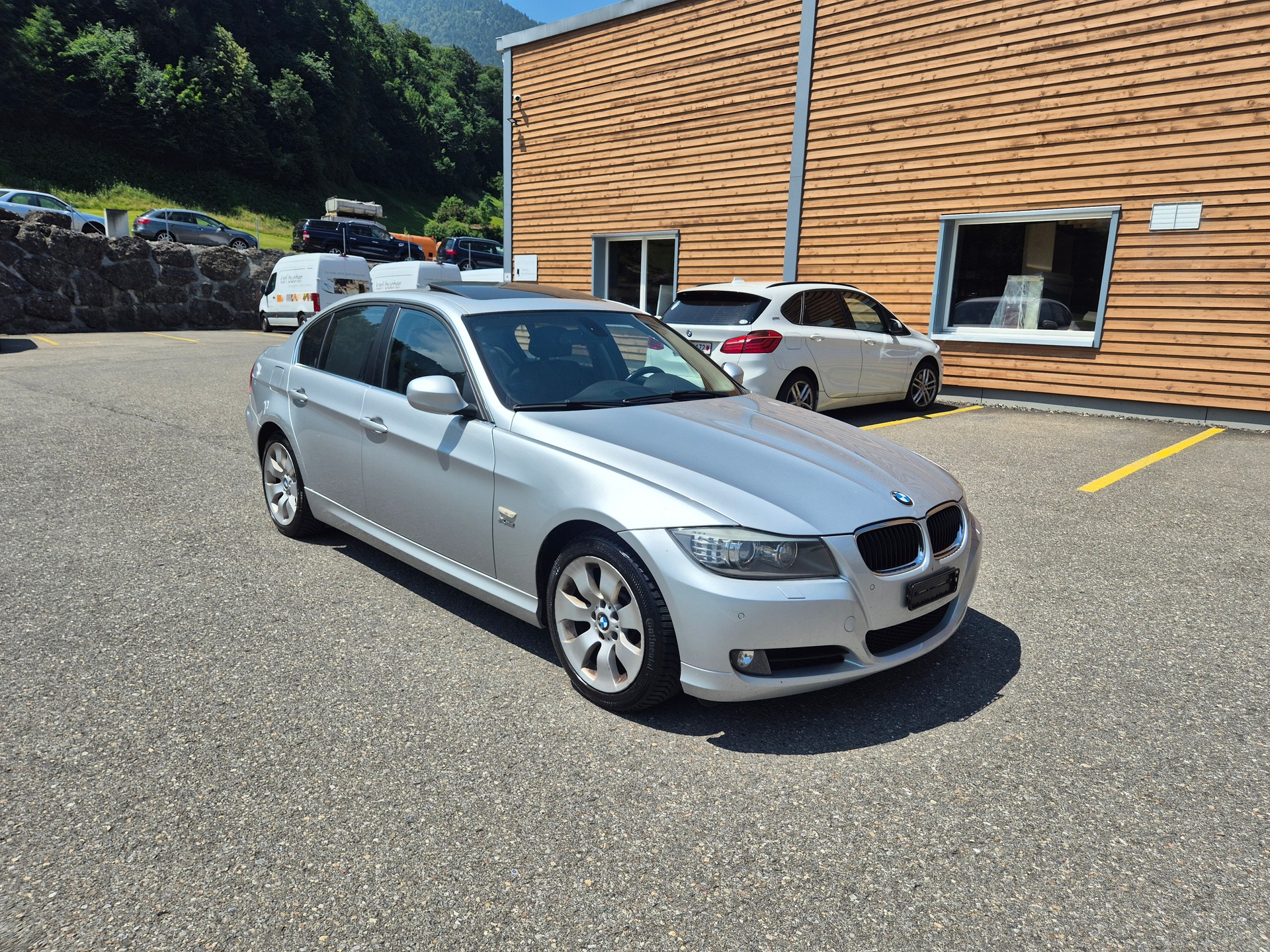 BMW 330i x-Drive Steptronic-image-4