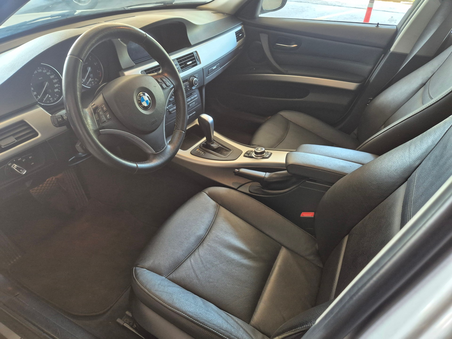 BMW 330i x-Drive Steptronic-image-5