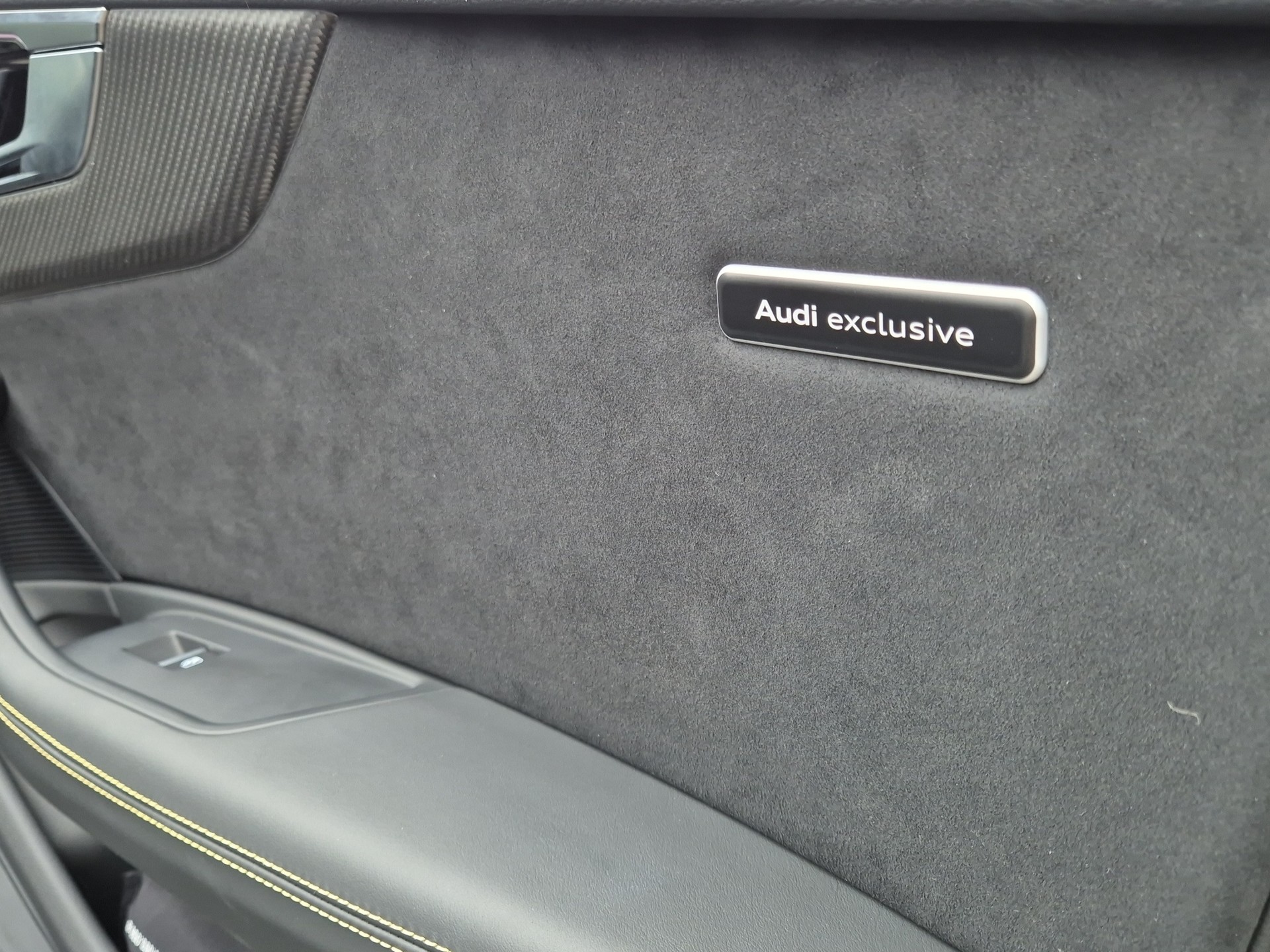 AUDI RS4 Avant 25 year edition quattro tiptronic-image-15