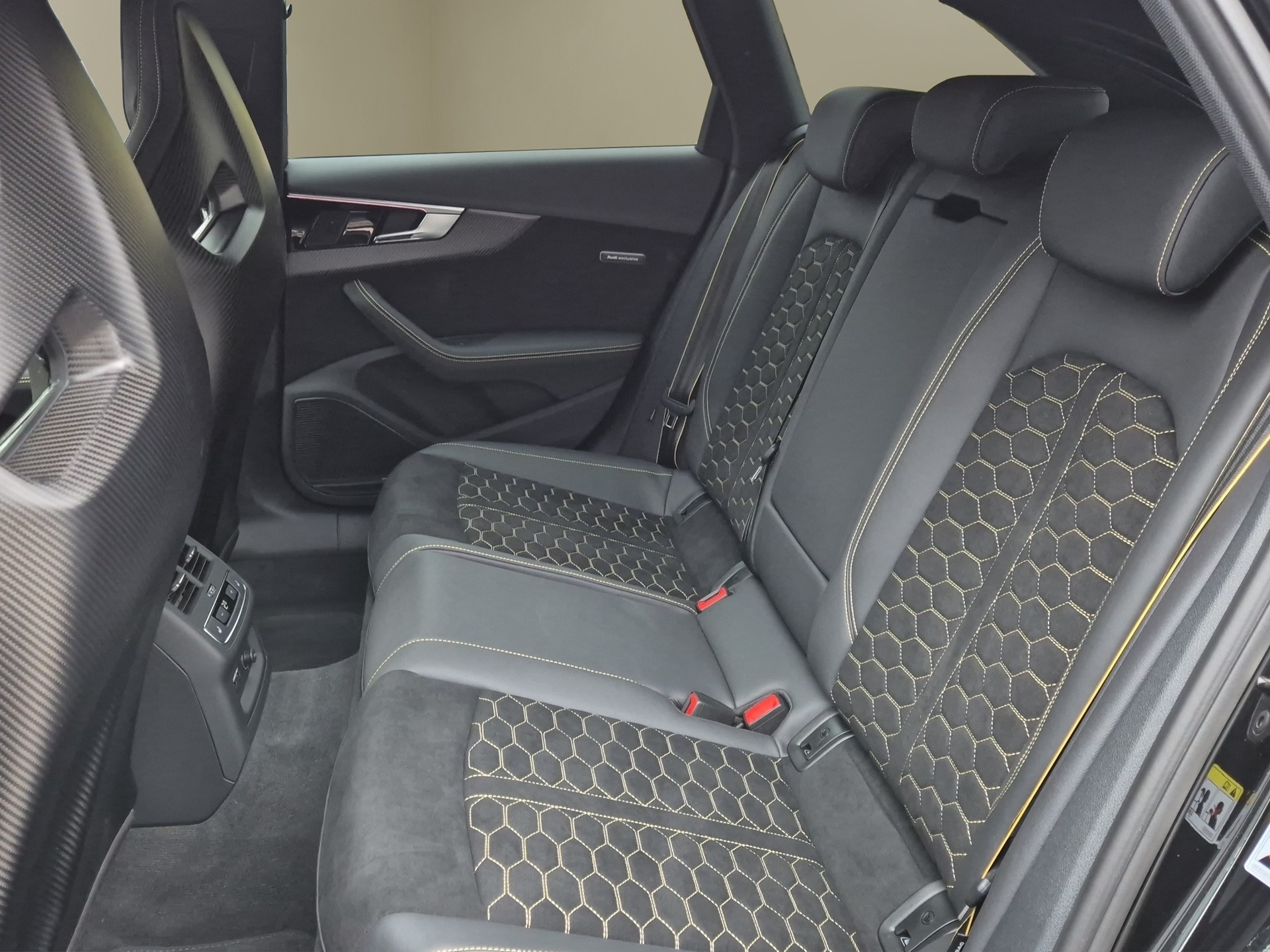AUDI RS4 Avant 25 year edition quattro tiptronic-image-13