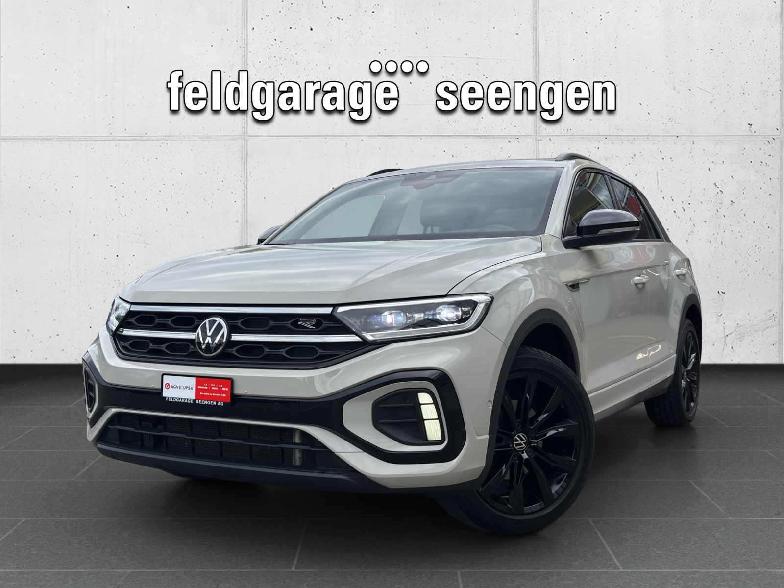VW T-Roc 1.5 TSI EVO R-Line DSG mit AHK, Design-Paket "Black Style" & Winterräder