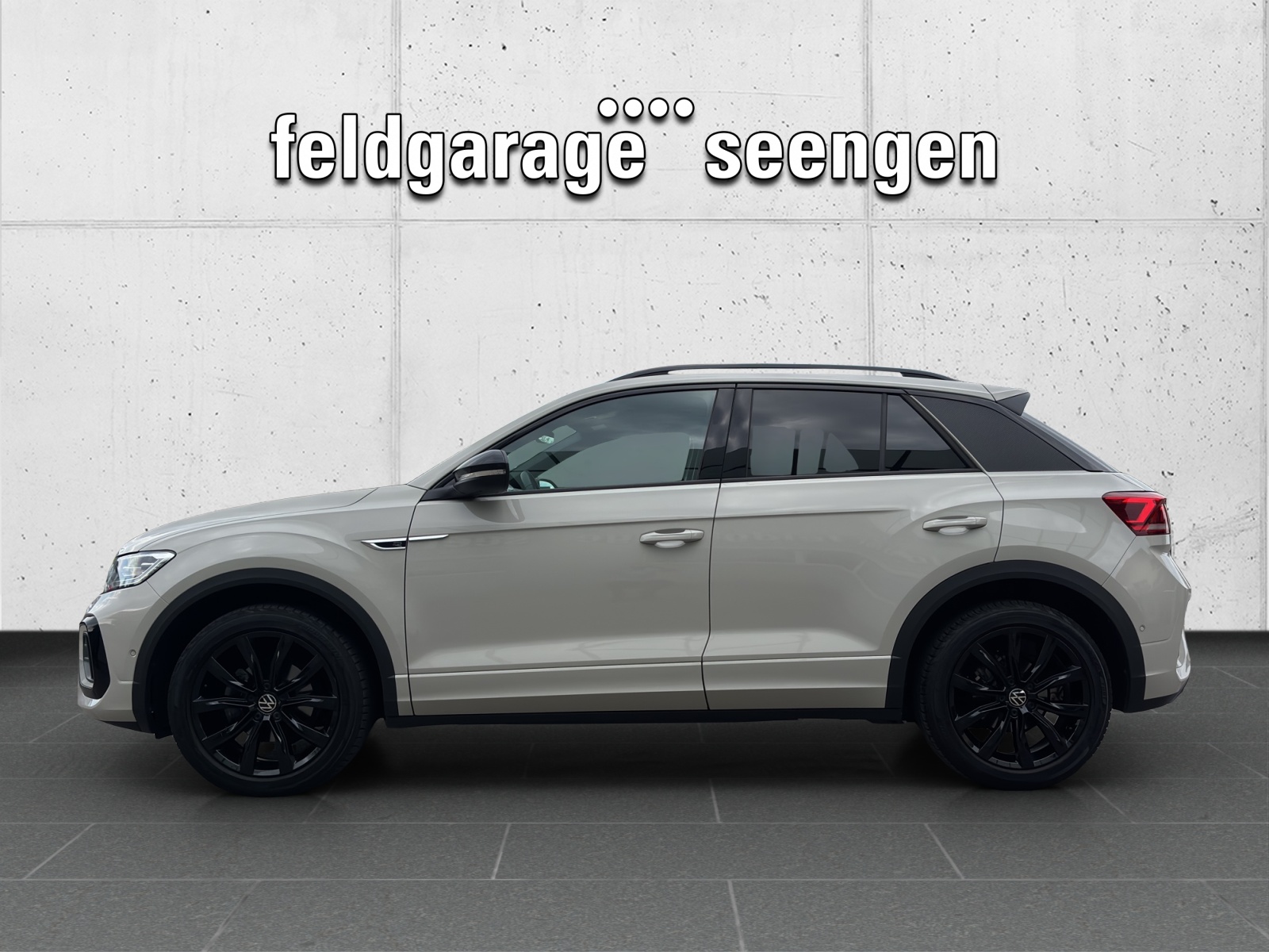 VW T-Roc 1.5 TSI EVO R-Line DSG mit AHK, Design-Paket "Black Style" & Winterräder-showroom-element-1
