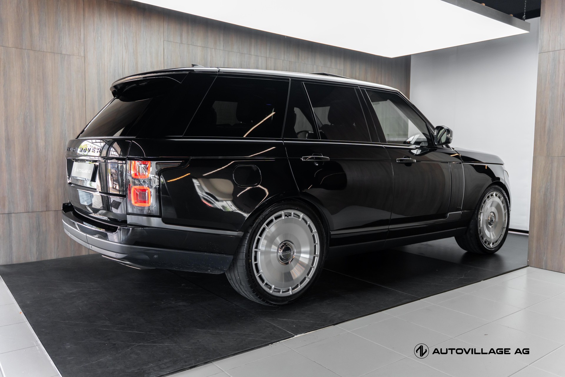LAND ROVER Range Rover 3.0 SDV6 Autobiography Automatic-showroom-element-1
