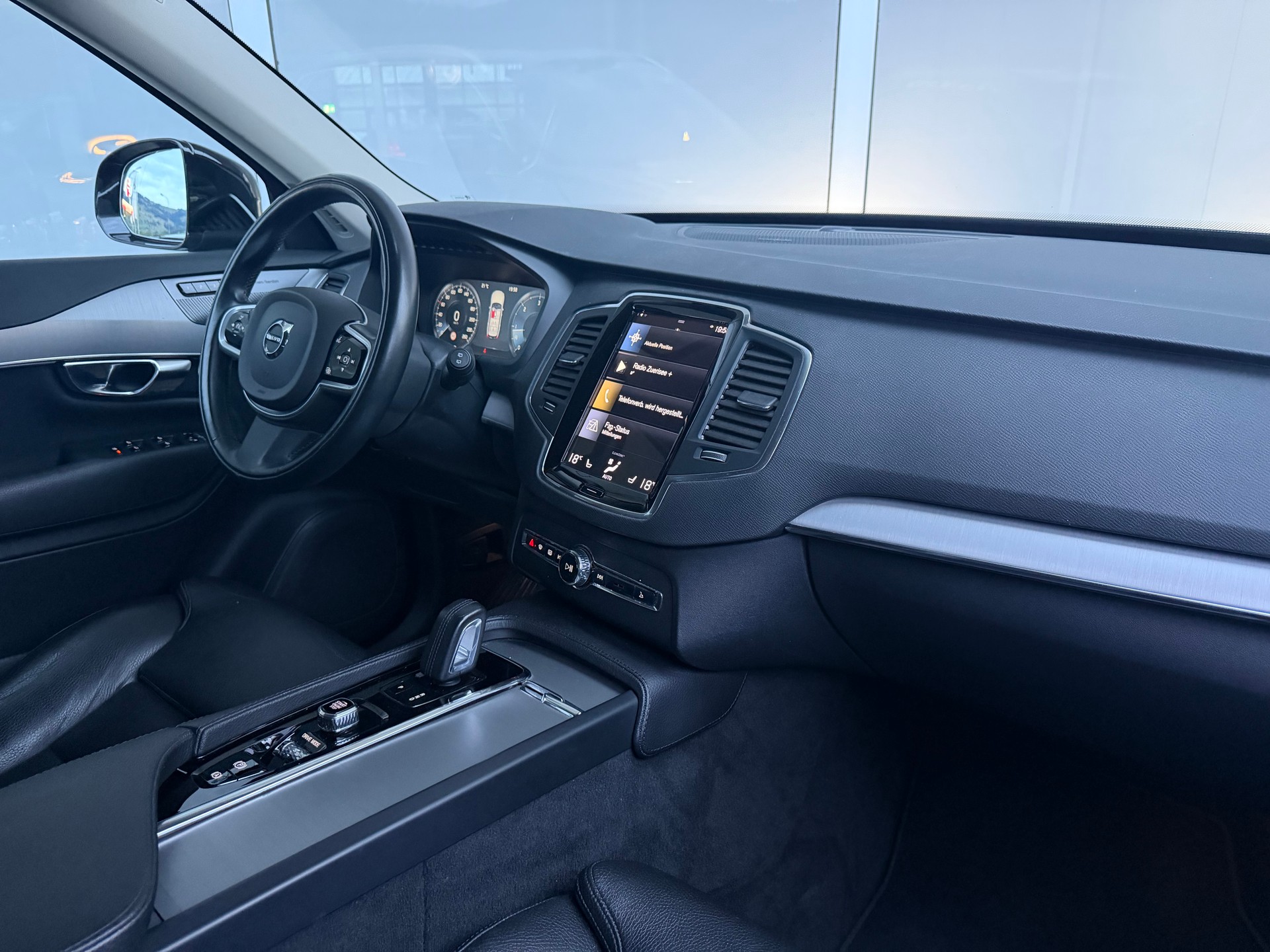 VOLVO XC90 B5 Diesel Mild Hybrid AWD Momentum Geartronic-showroom-element-2