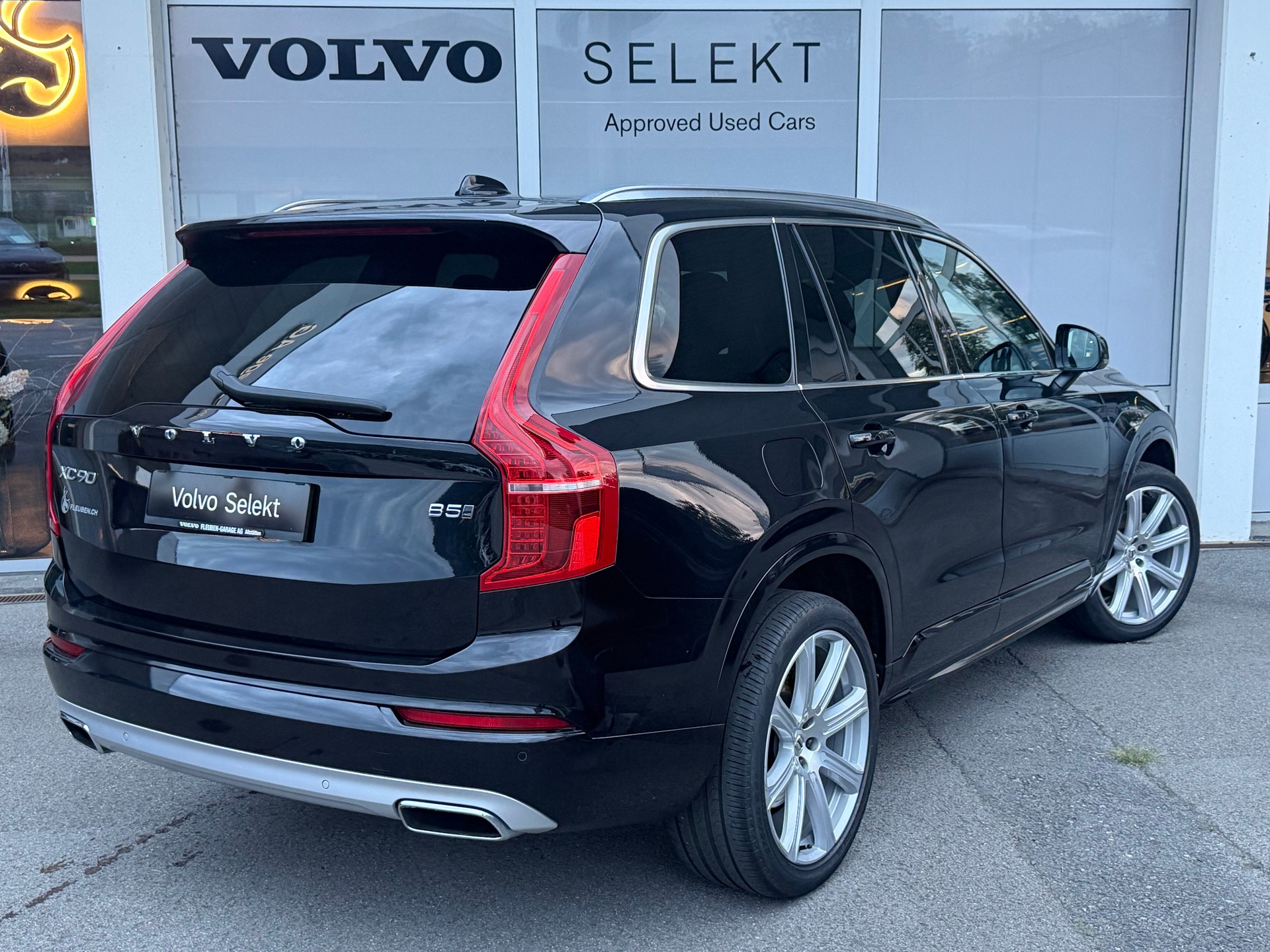VOLVO XC90 B5 Diesel Mild Hybrid AWD Momentum Geartronic-showroom-element-1
