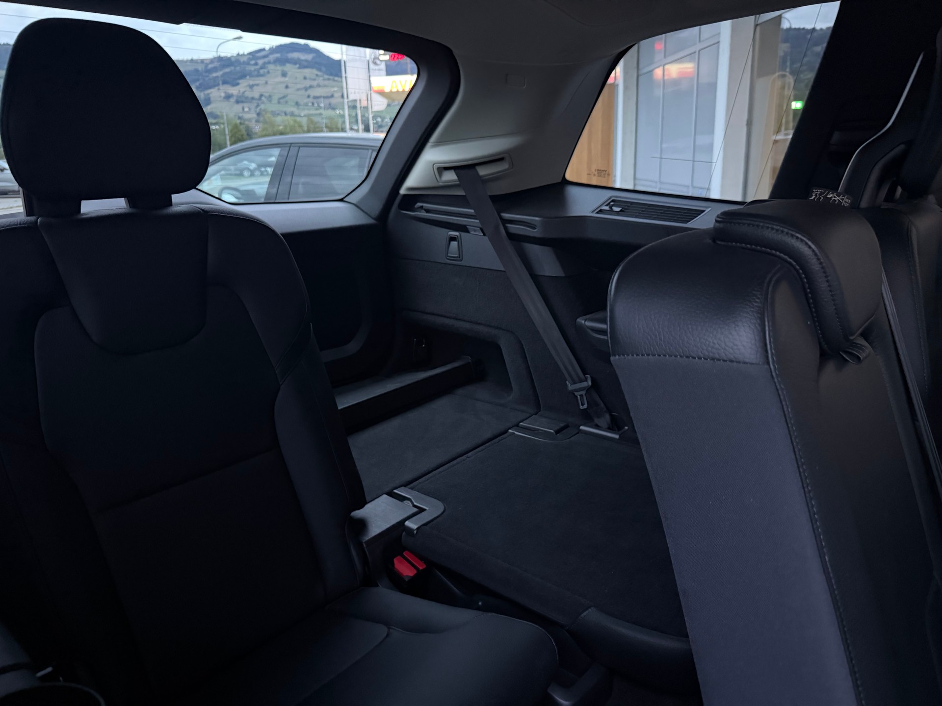 VOLVO XC90 B5 Diesel Mild Hybrid AWD Momentum Geartronic-image-5
