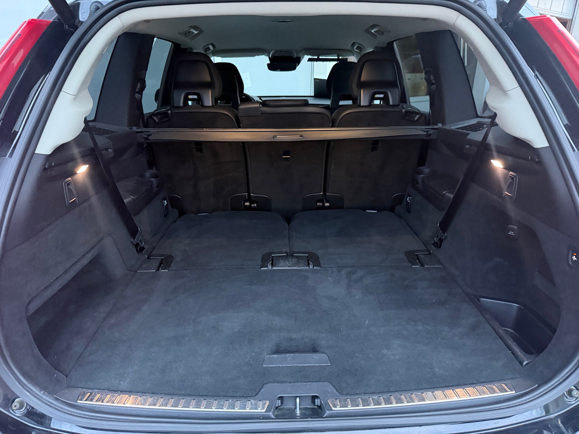 VOLVO XC90 B5 Diesel Mild Hybrid AWD Momentum Geartronic-image-18