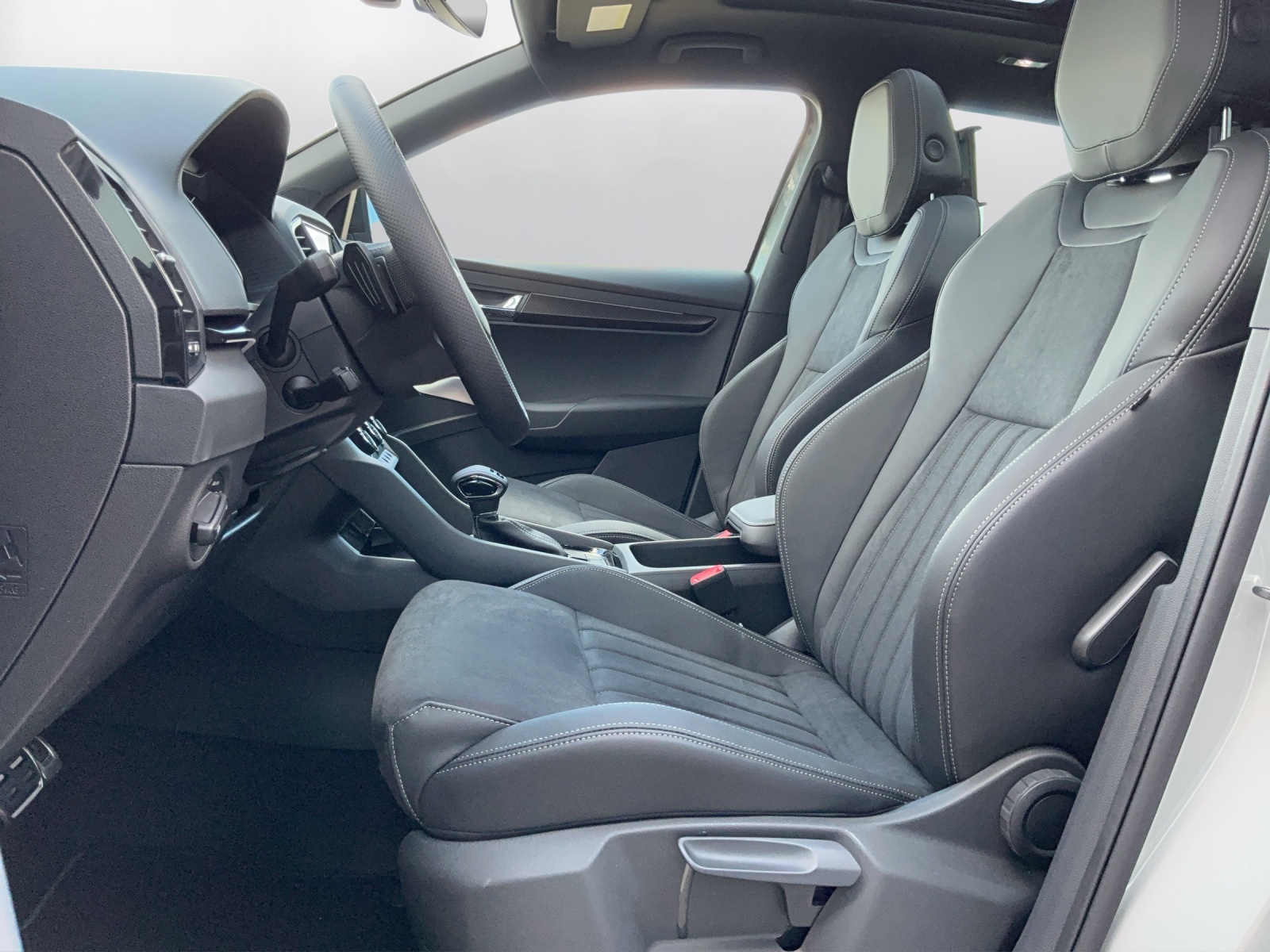 SKODA Karoq 2.0 TSI SportLine 4x4 DSG-image-9