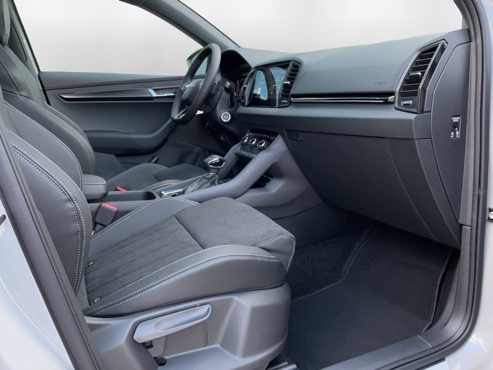 SKODA Karoq 2.0 TSI SportLine 4x4 DSG-image-13