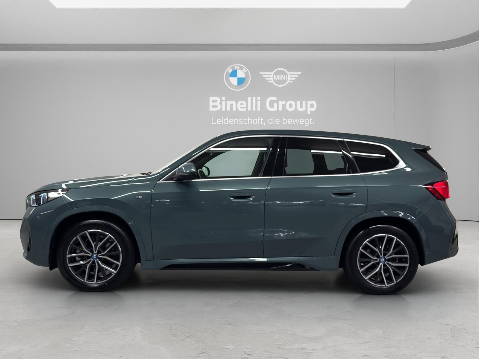 BMW iX1 30 xDrive-showroom-element-1