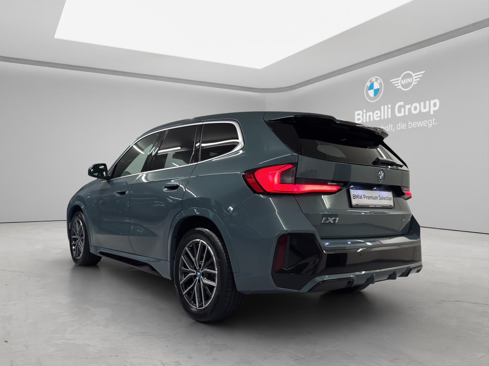 BMW iX1 30 xDrive-showroom-element-2