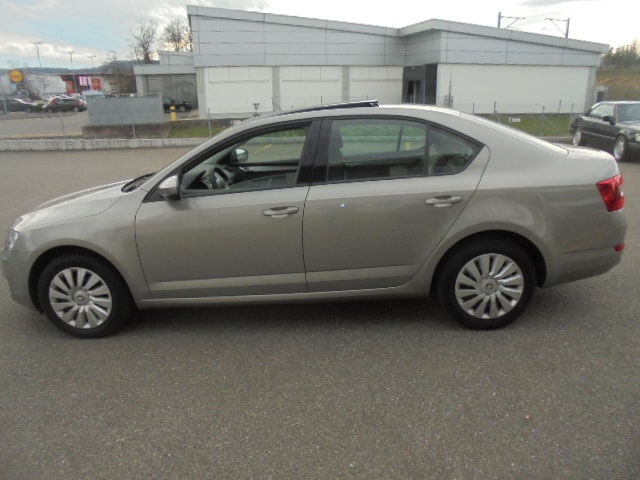 SKODA Octavia 1.6 TDI Ambition DSG-image-2