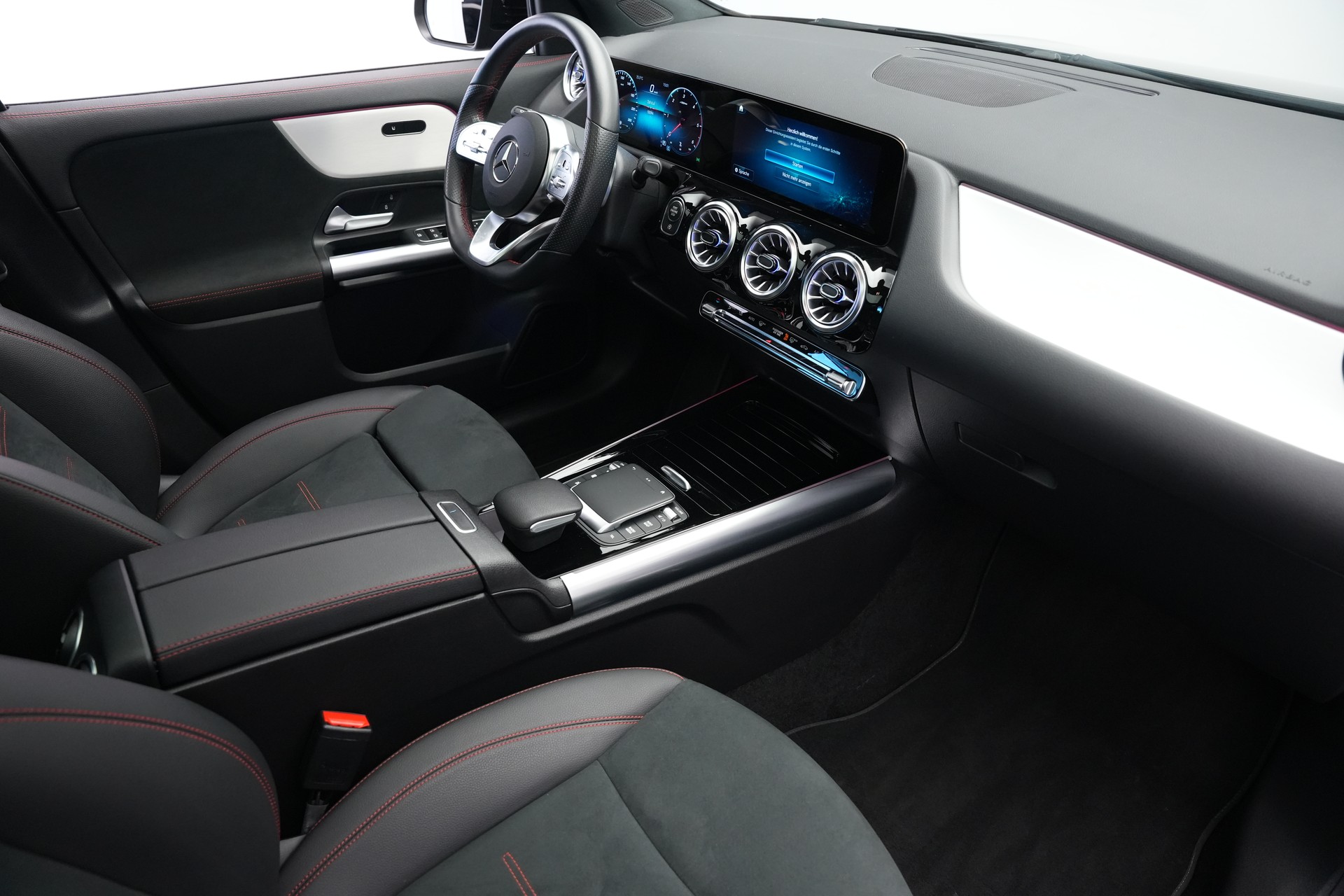 MERCEDES-BENZ GLA 220d 4Matic AMG Line 8G-DCT *AHK* *Panorama*-image-11