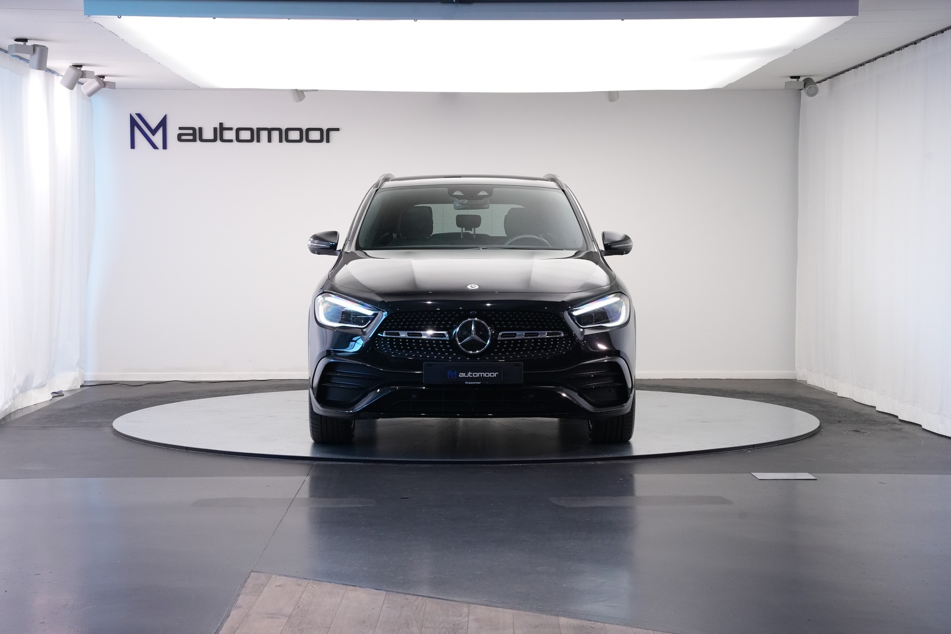 MERCEDES-BENZ GLA 220d 4Matic AMG Line 8G-DCT *AHK* *Panorama*-showroom-element-1