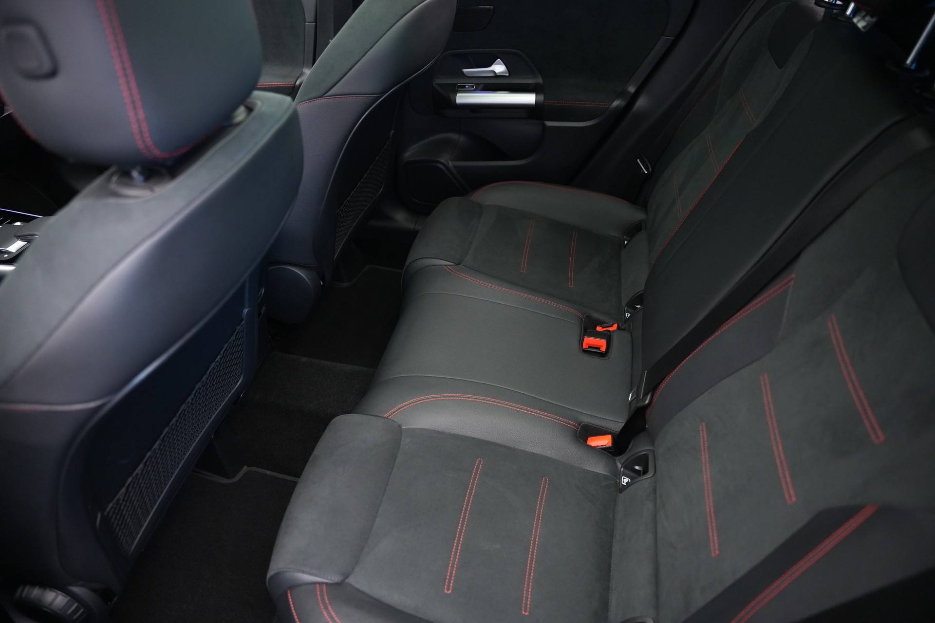 MERCEDES-BENZ GLA 220d 4Matic AMG Line 8G-DCT *AHK* *Panorama*-image-15