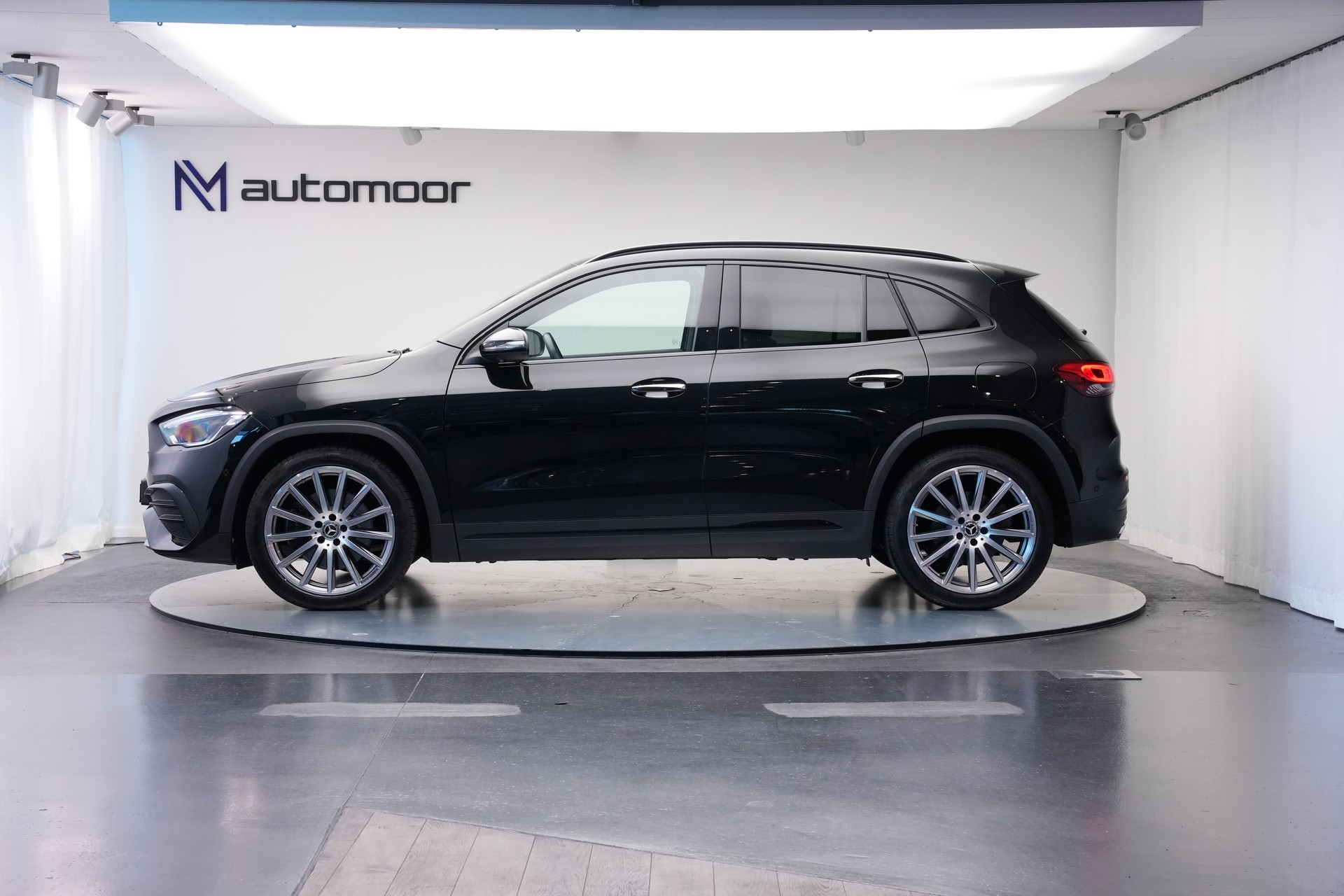 MERCEDES-BENZ GLA 220d 4Matic AMG Line 8G-DCT *AHK* *Panorama*-image-7