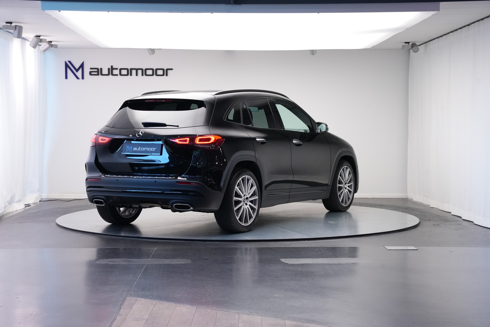 MERCEDES-BENZ GLA 220d 4Matic AMG Line 8G-DCT *AHK* *Panorama*-image-4