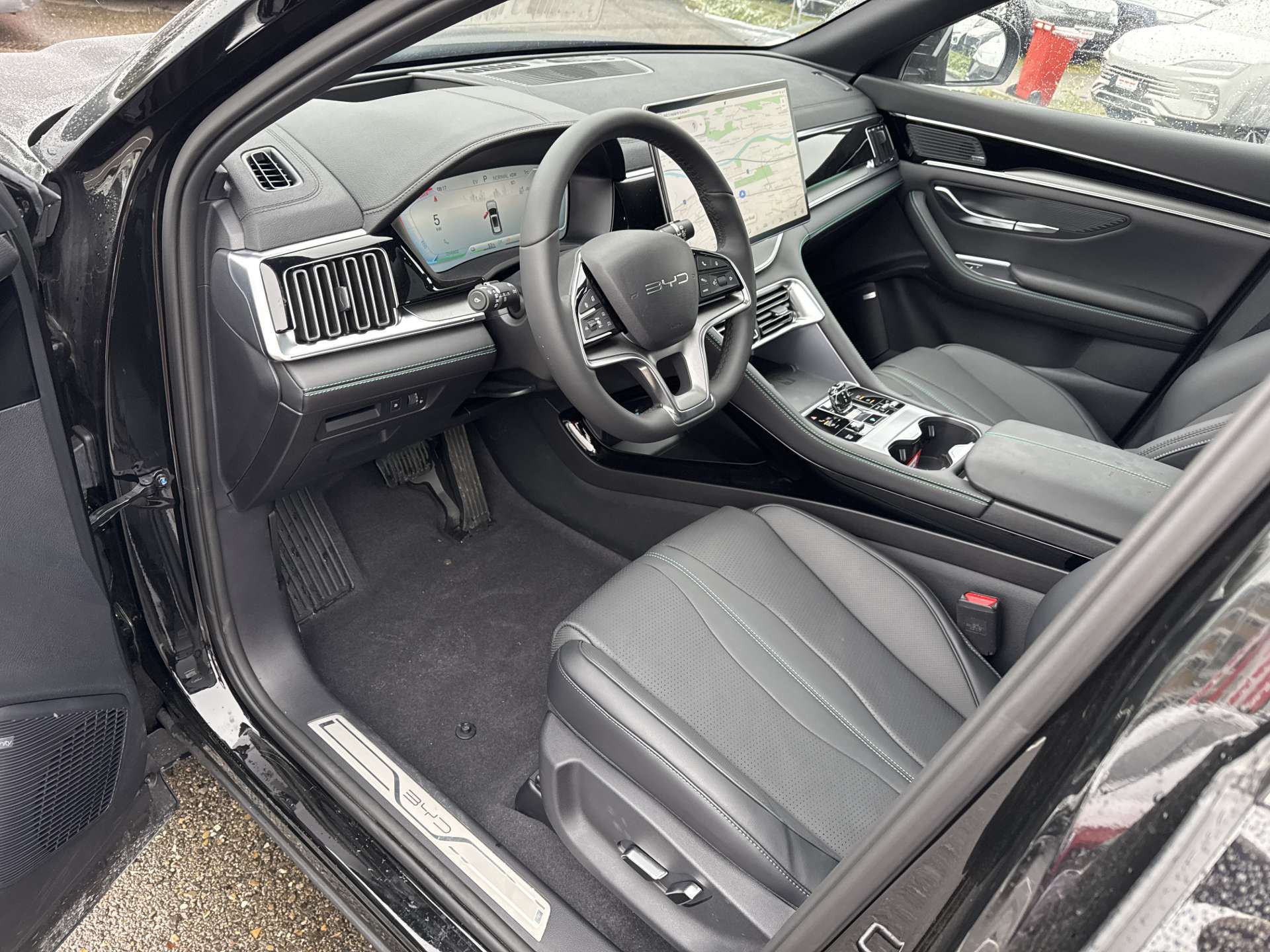 BYD Seal U DM-i PHEV Design AWD 324PS Automat-image-4