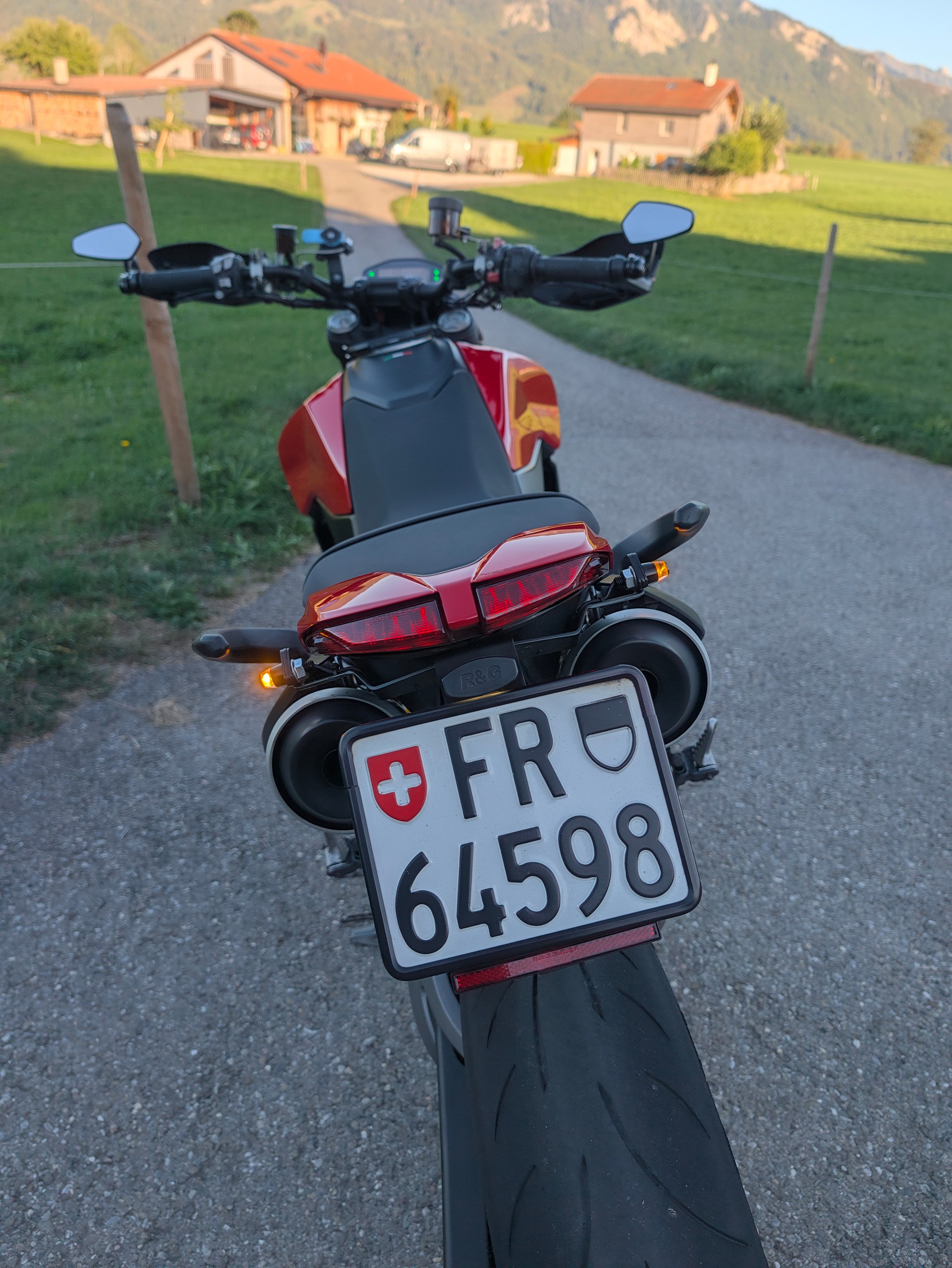 DUCATI Hypermotard 950-image-7