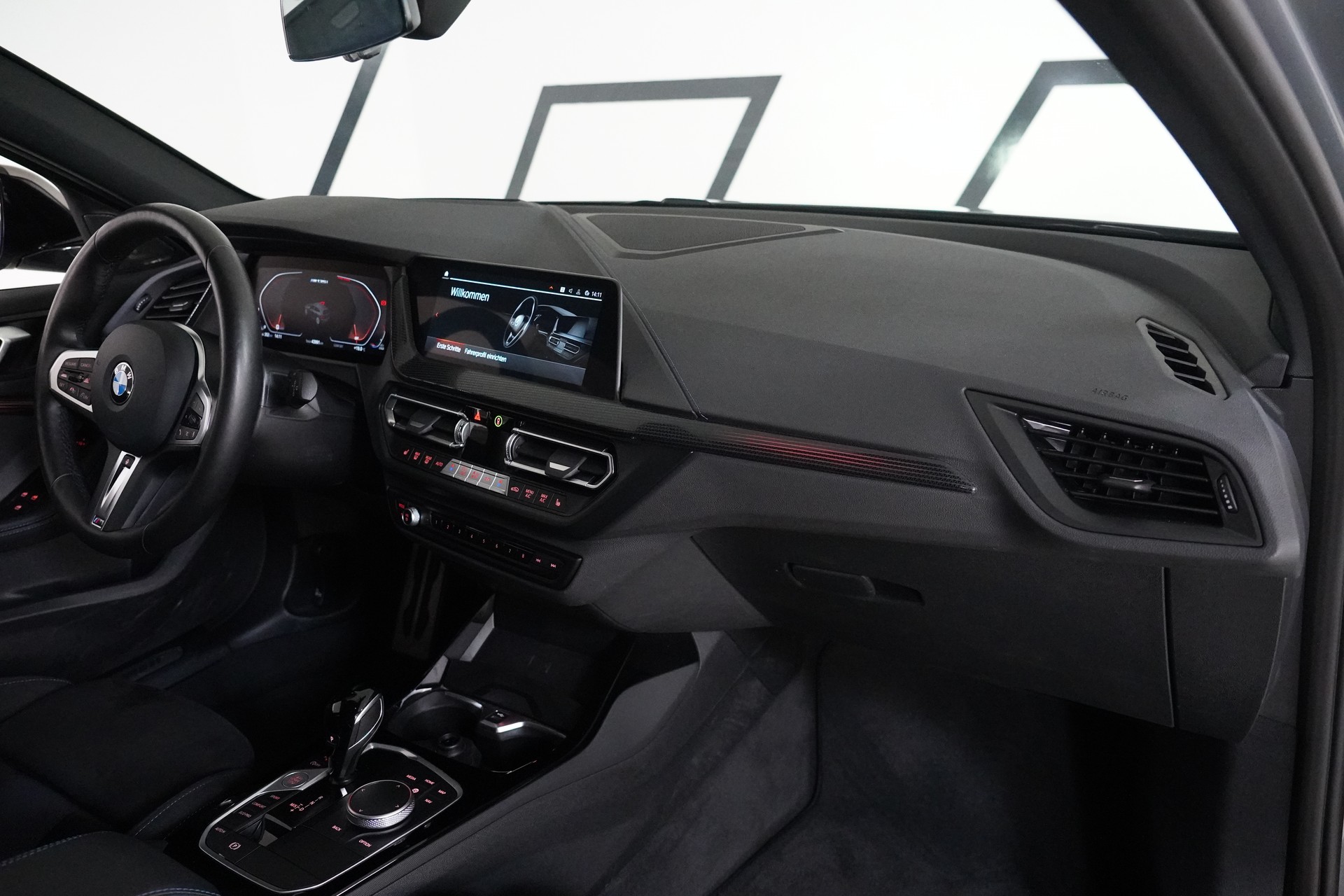 BMW M135i xDrive M Sport Pro Steptronic-image-16