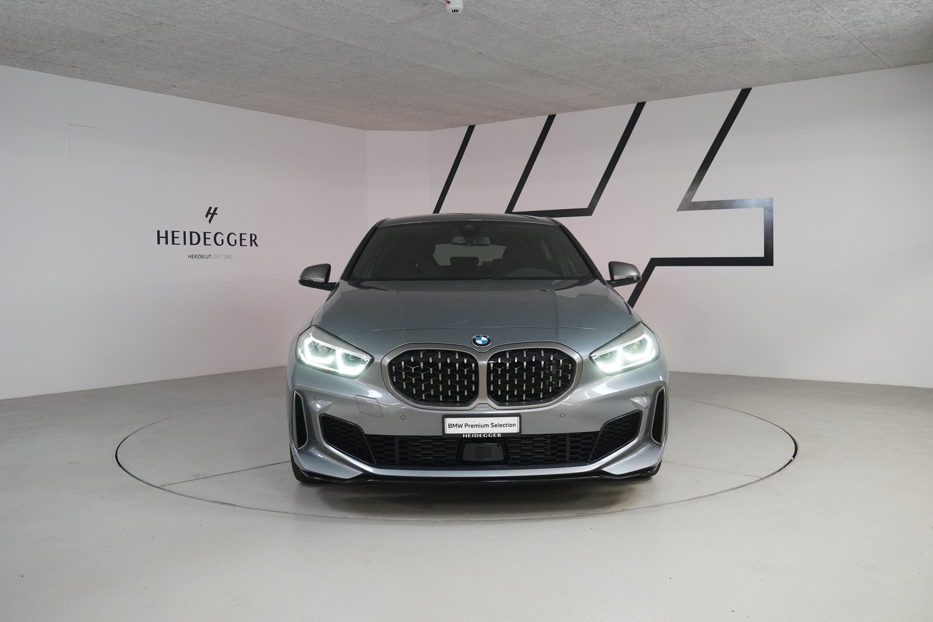 BMW M135i xDrive M Sport Pro Steptronic-showroom-element-1