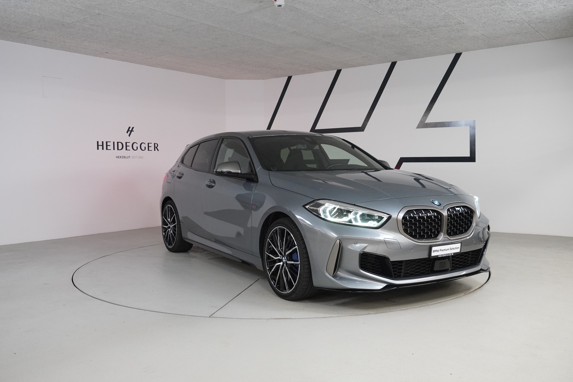 BMW M135i xDrive M Sport Pro Steptronic-showroom-element-2