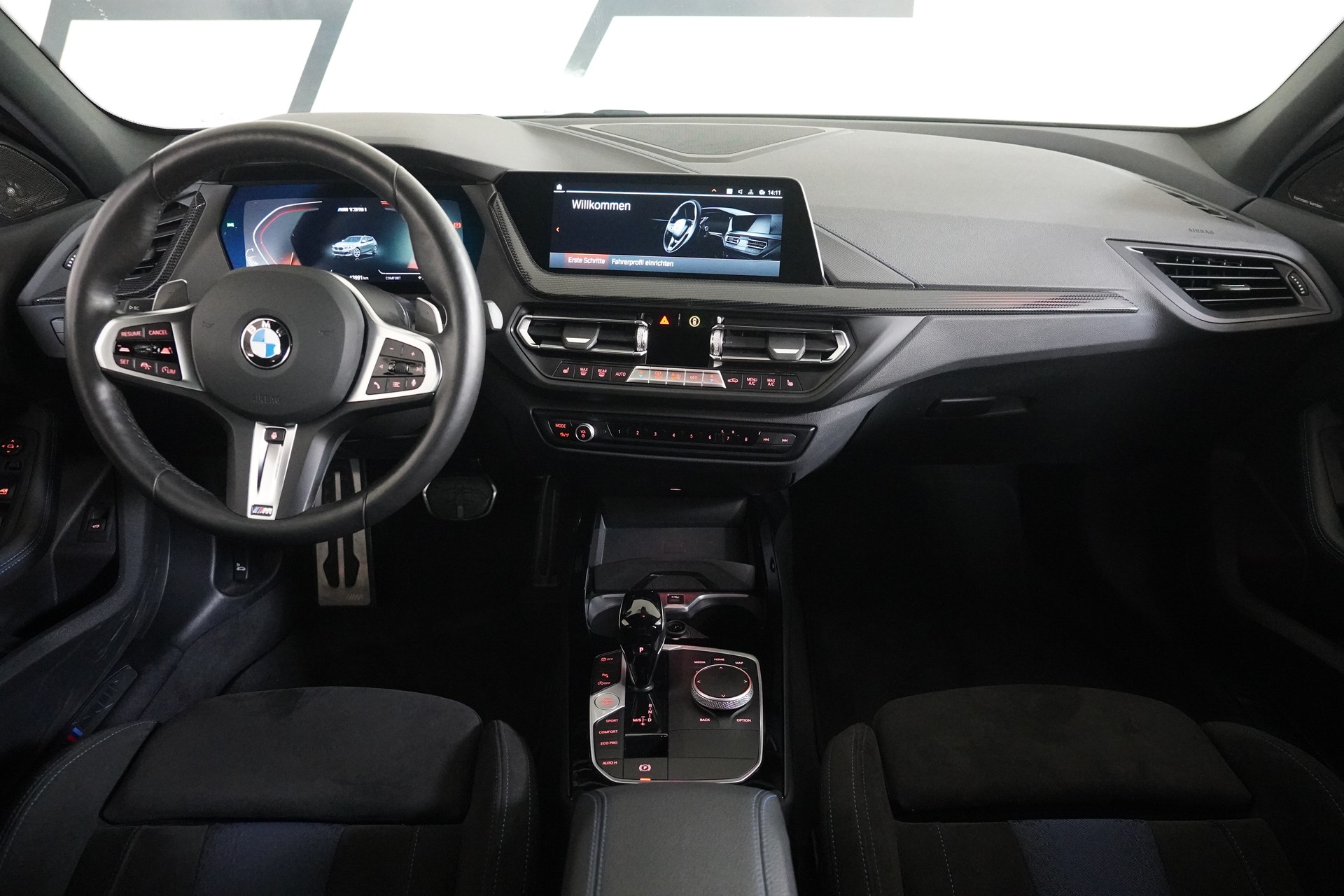 BMW M135i xDrive M Sport Pro Steptronic-image-17