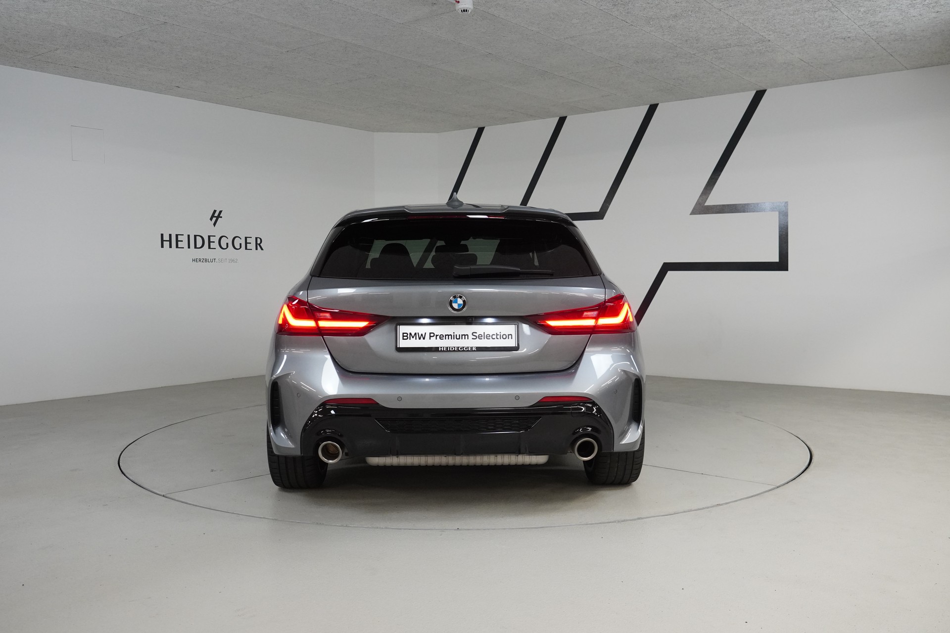 BMW M135i xDrive M Sport Pro Steptronic-image-5