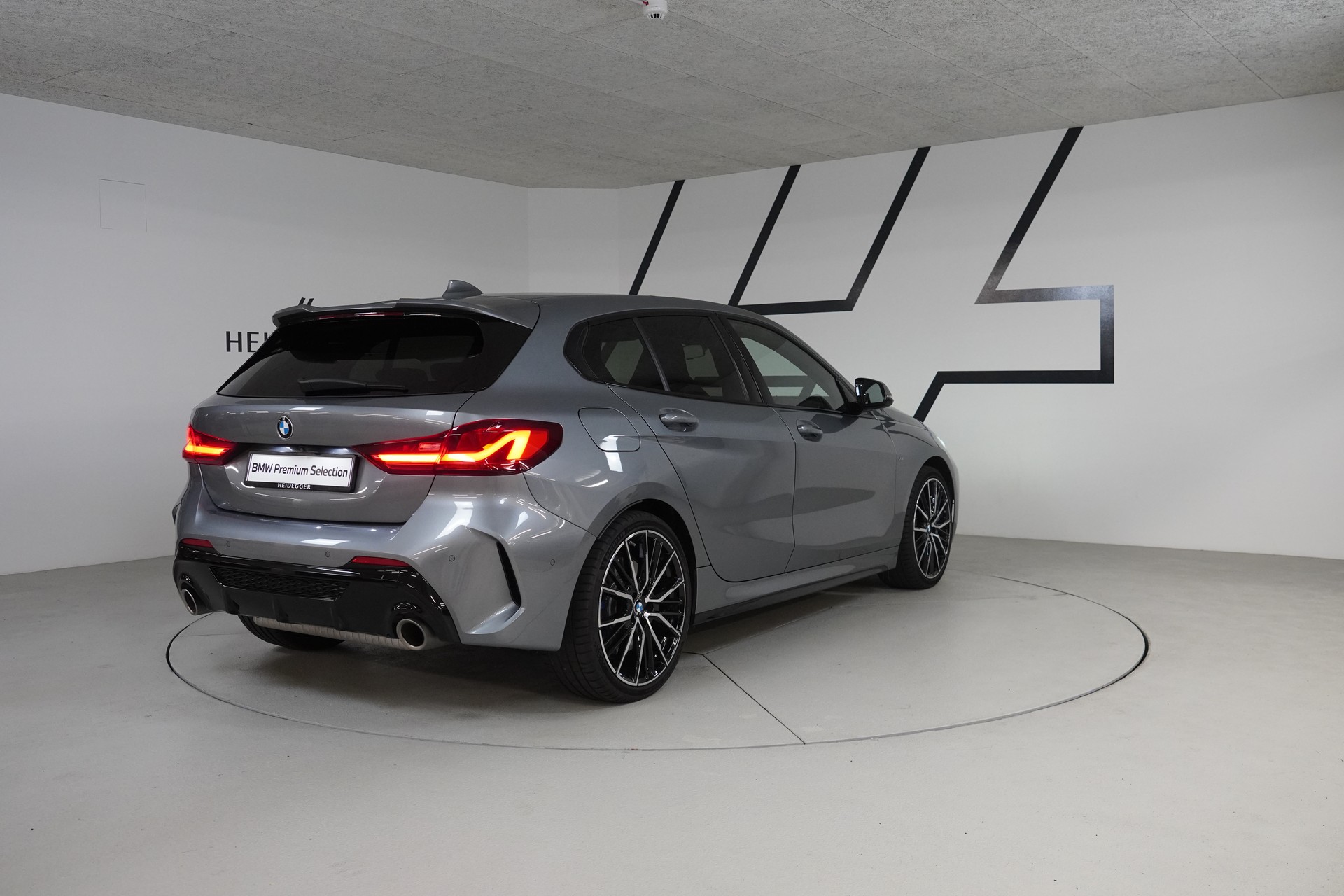 BMW M135i xDrive M Sport Pro Steptronic-image-6