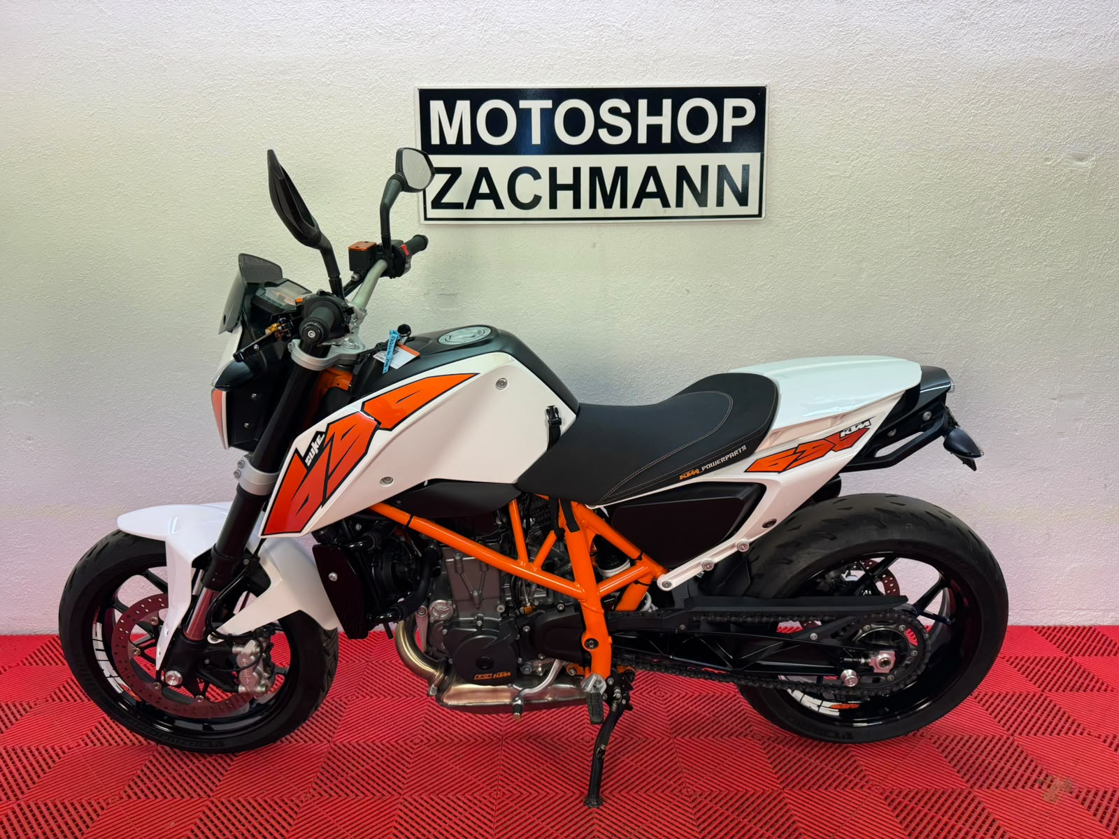 KTM 690 Duke ABS (35kW)-showroom-element-3