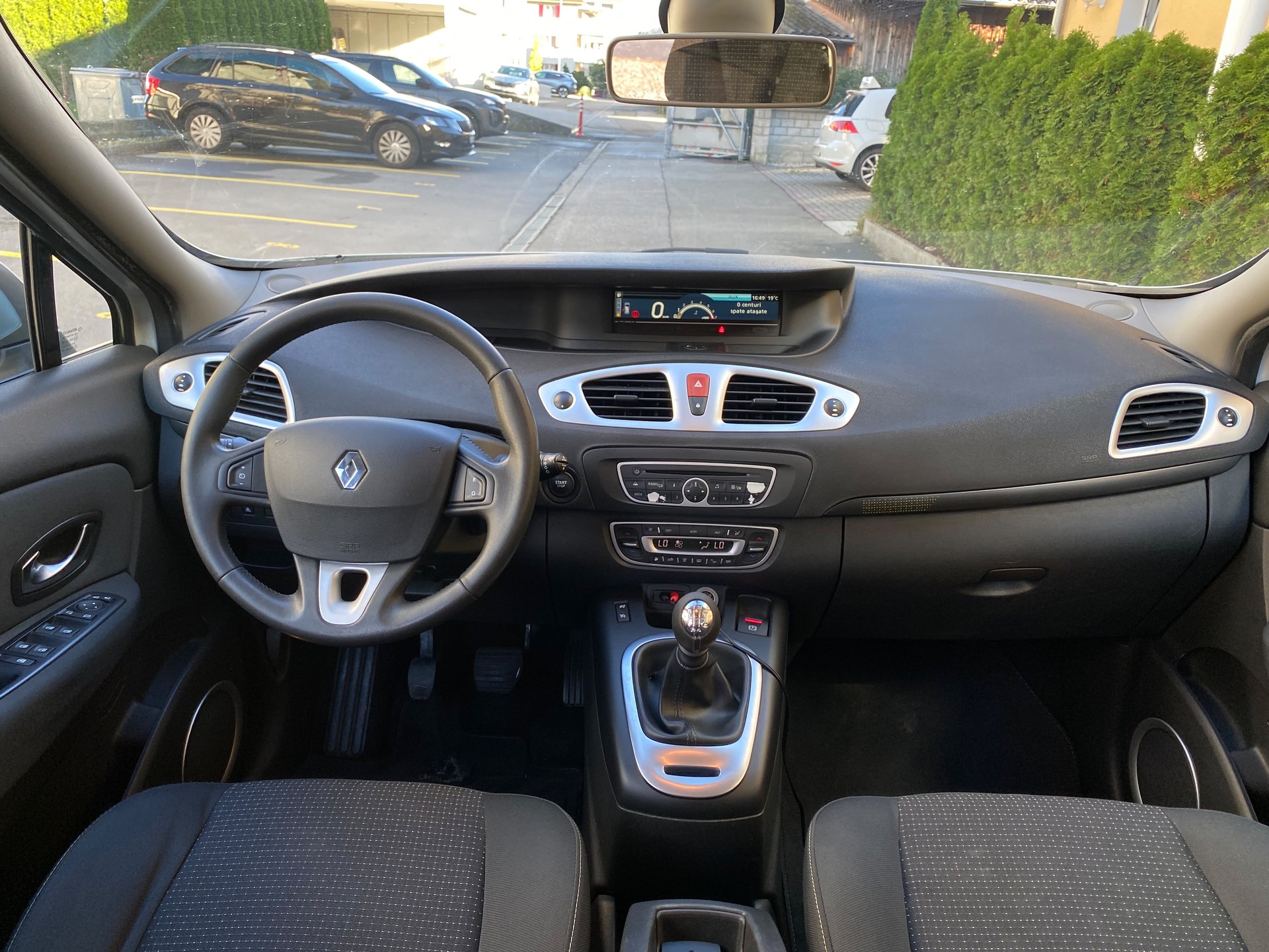 RENAULT Scénic 1.4 16V Turbo Privilège-image-16