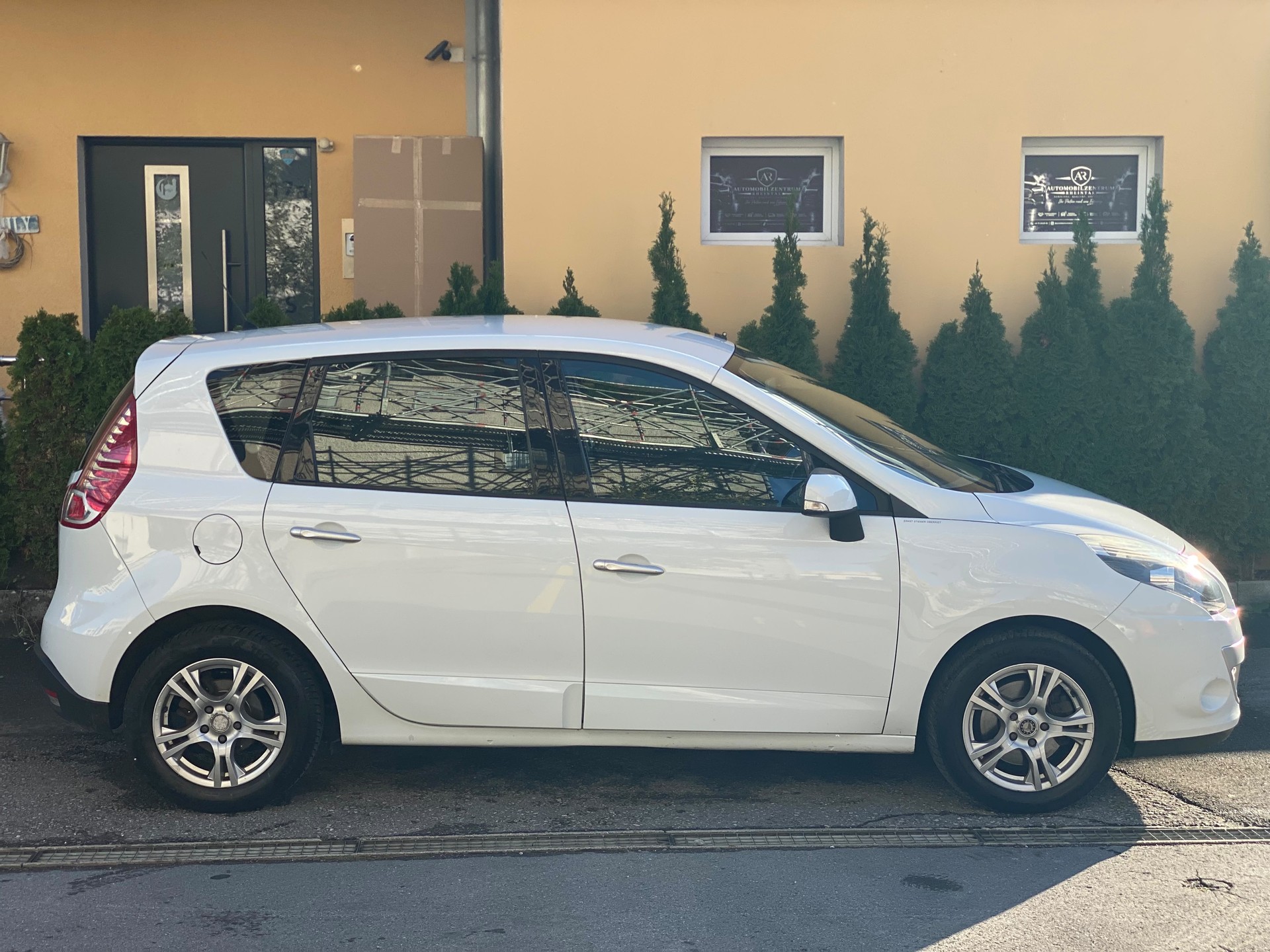 RENAULT Scénic 1.4 16V Turbo Privilège-showroom-element-3