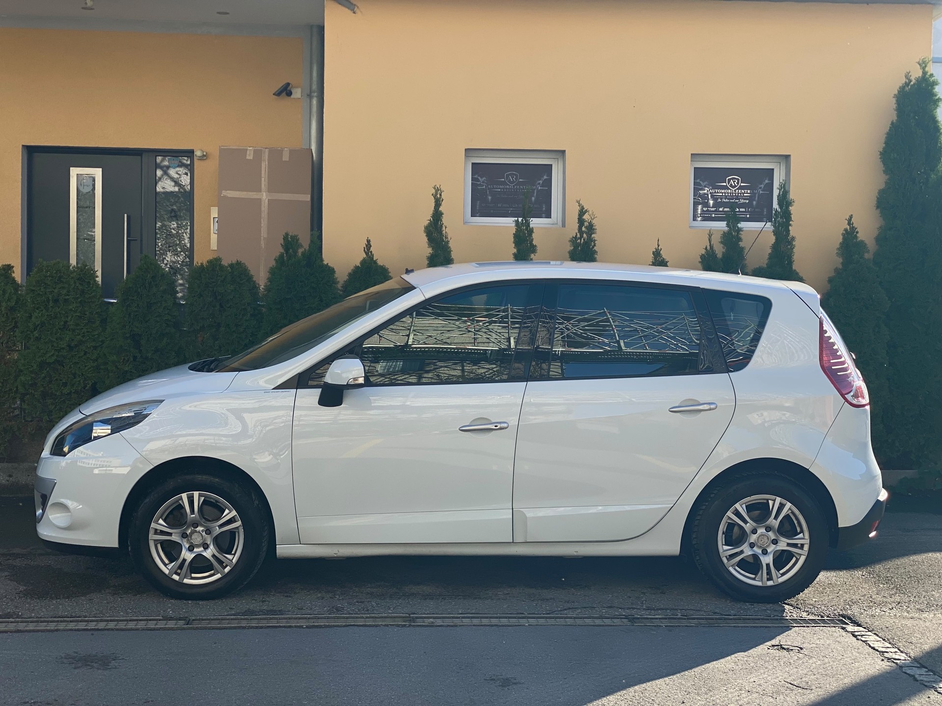 RENAULT Scénic 1.4 16V Turbo Privilège-image-7