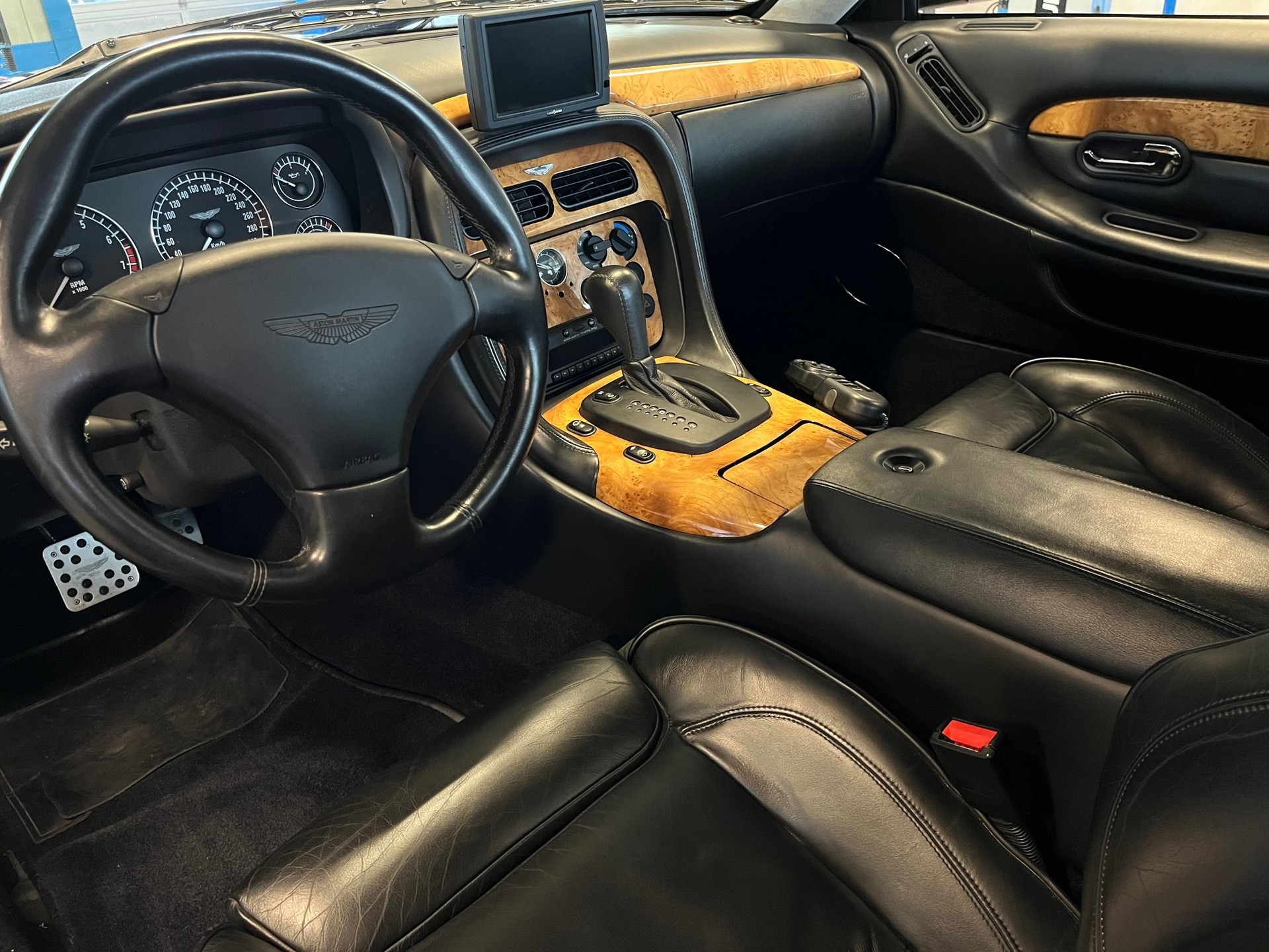ASTON MARTIN DB7 Vantage-image-10