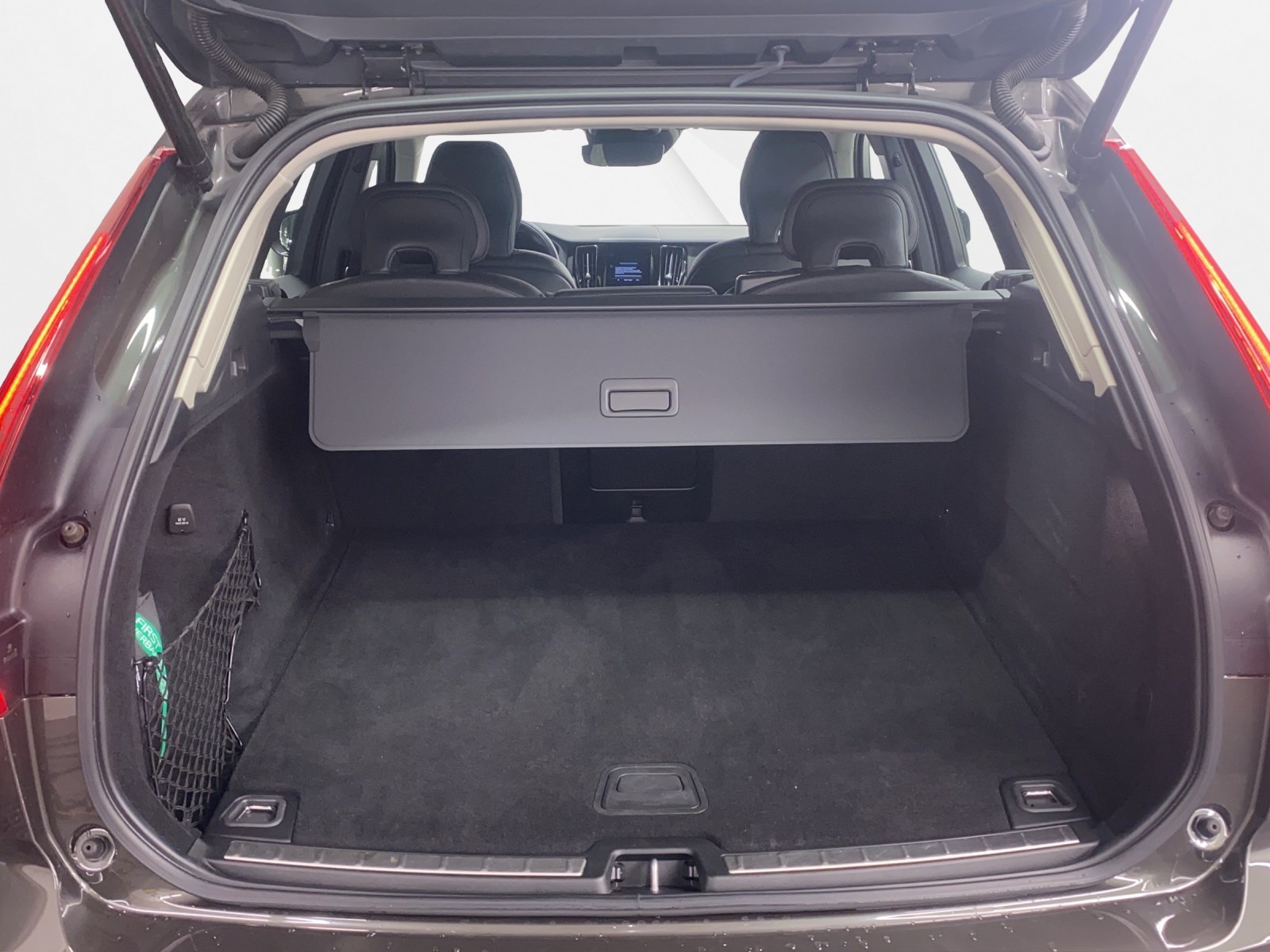 VOLVO XC60 B4 Diesel Mild Hybrid AWD Momentum Geartronic-image-11