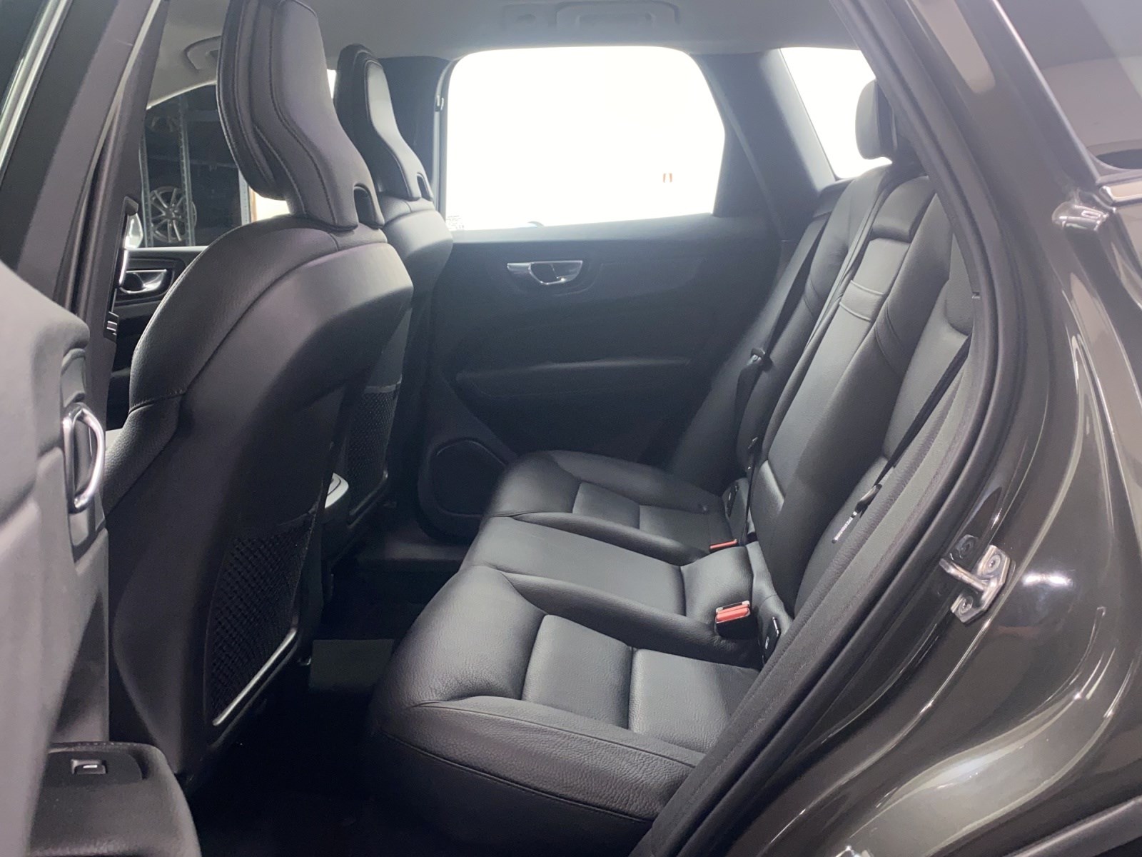 VOLVO XC60 B4 Diesel Mild Hybrid AWD Momentum Geartronic-image-14