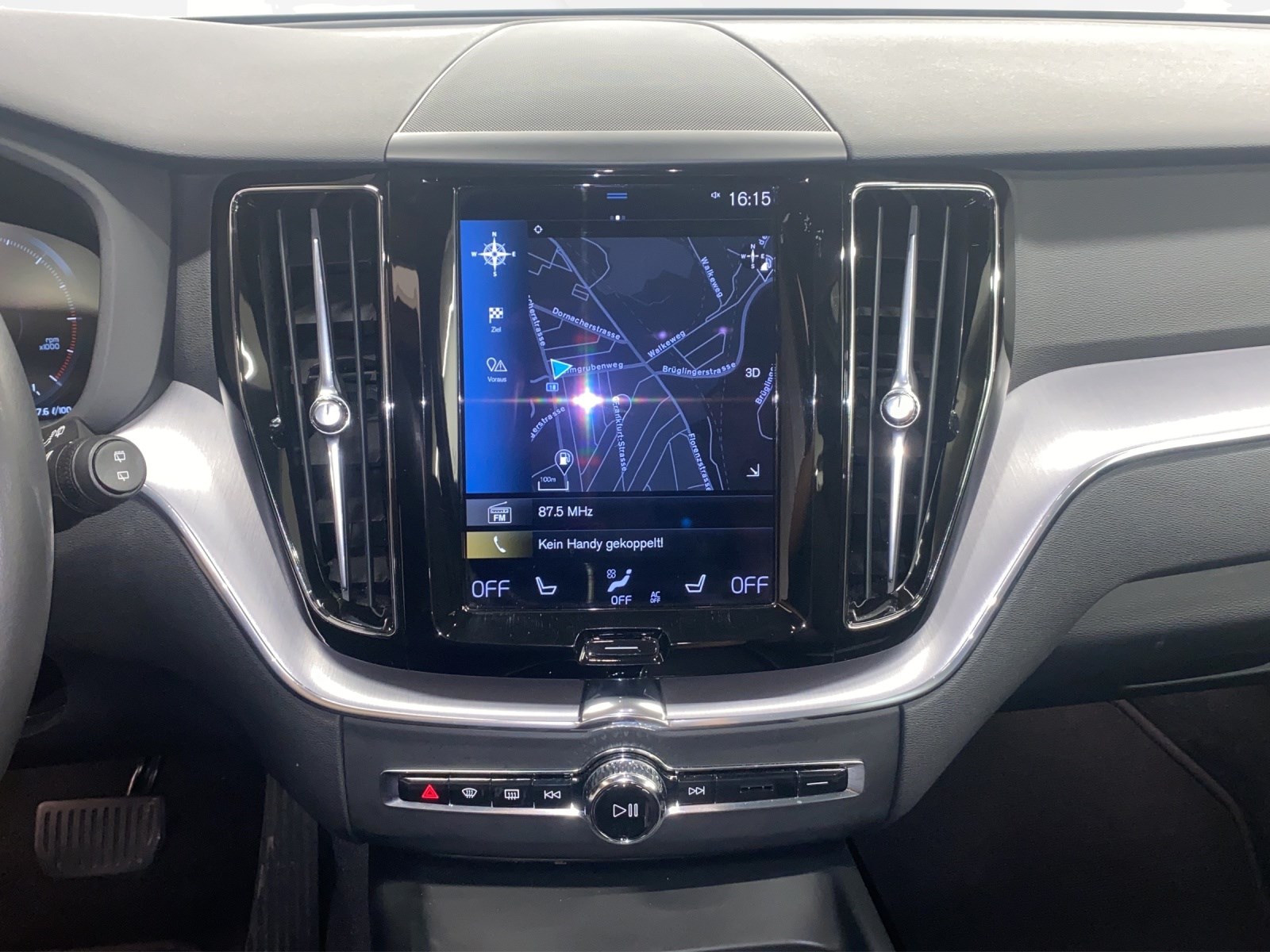 VOLVO XC60 B4 Diesel Mild Hybrid AWD Momentum Geartronic-image-12