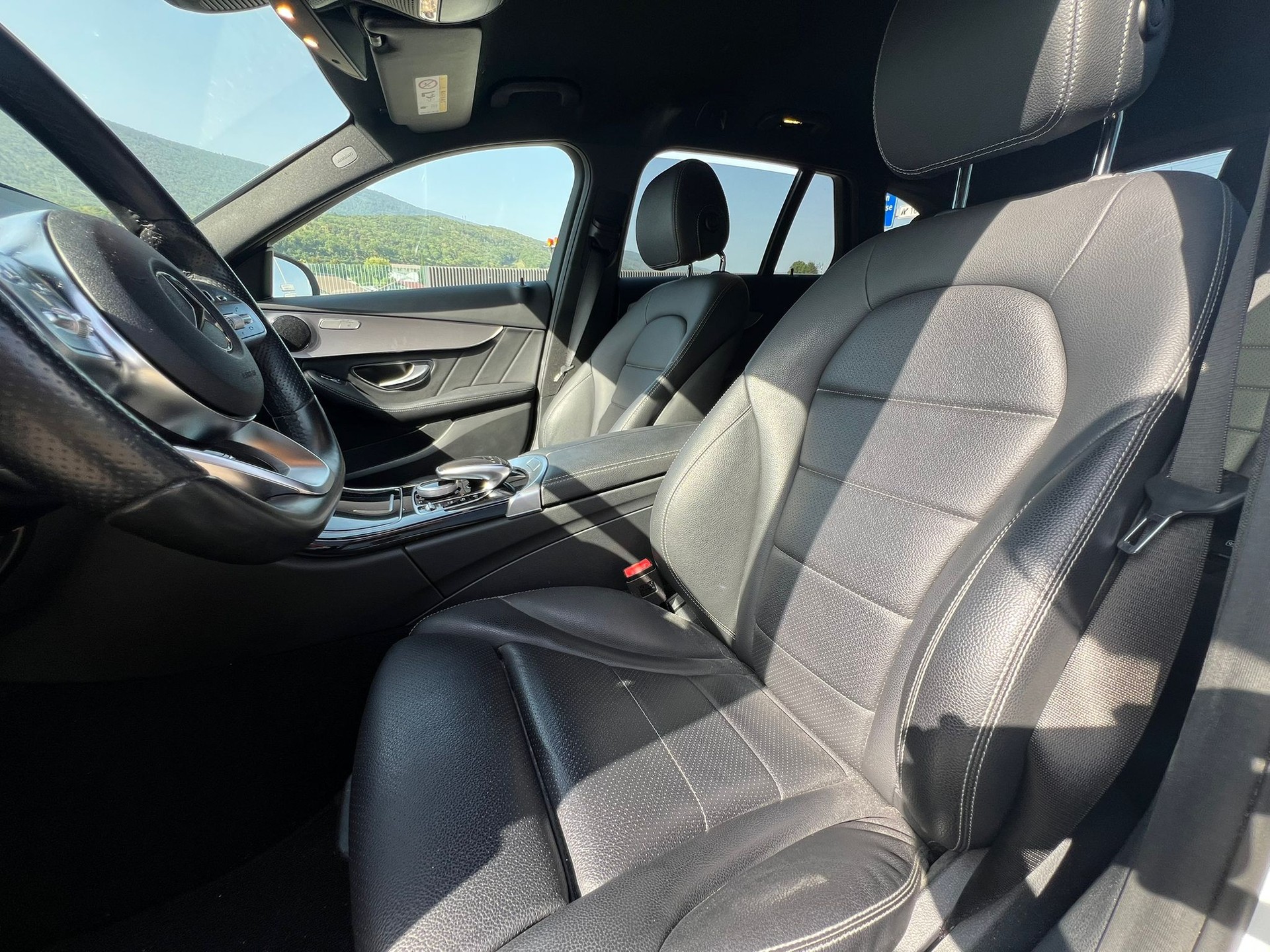 MERCEDES-BENZ C 200 AMG Line 4Matic 9G-Tronic-image-8