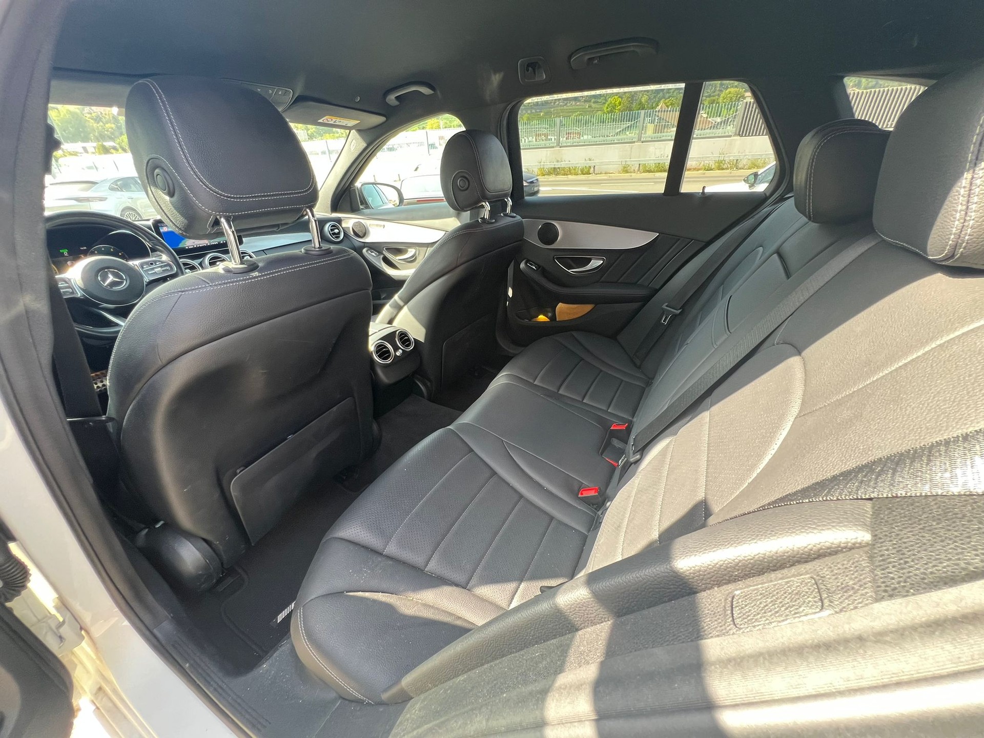 MERCEDES-BENZ C 200 AMG Line 4Matic 9G-Tronic-image-7