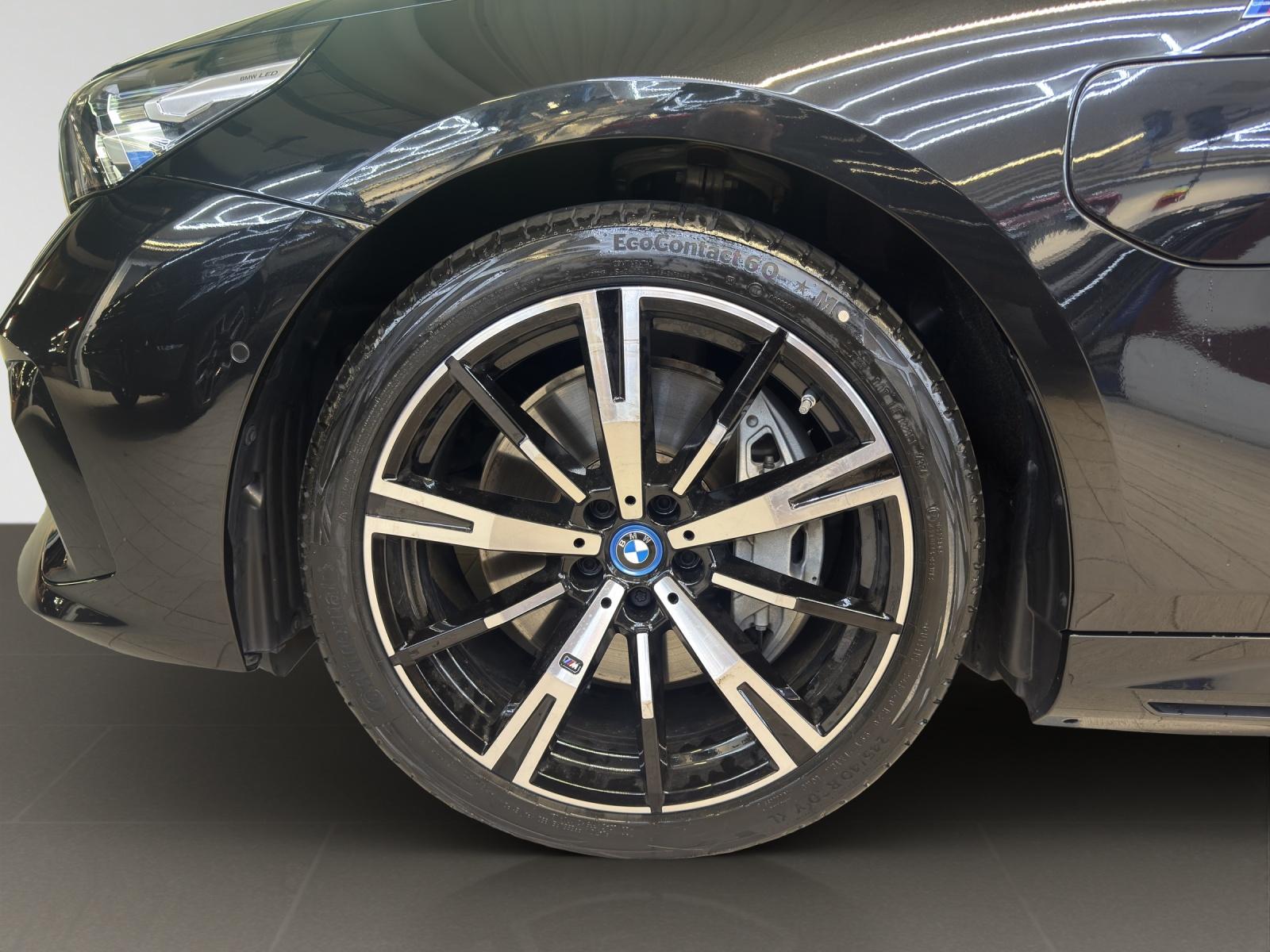 BMW 550e xDrive M Sport-image-16