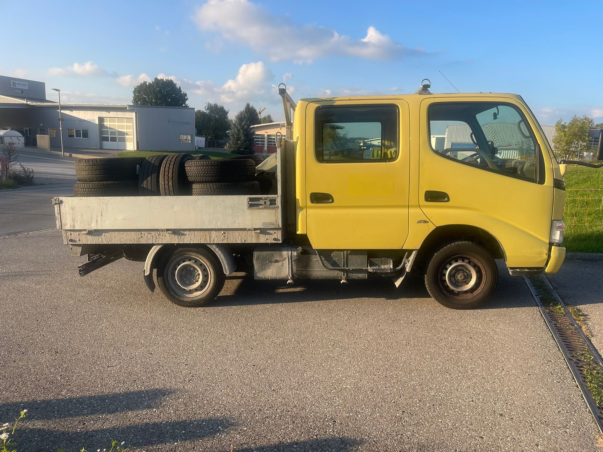 TOYOTA Dyna 100 3.0 D-4D-image-1